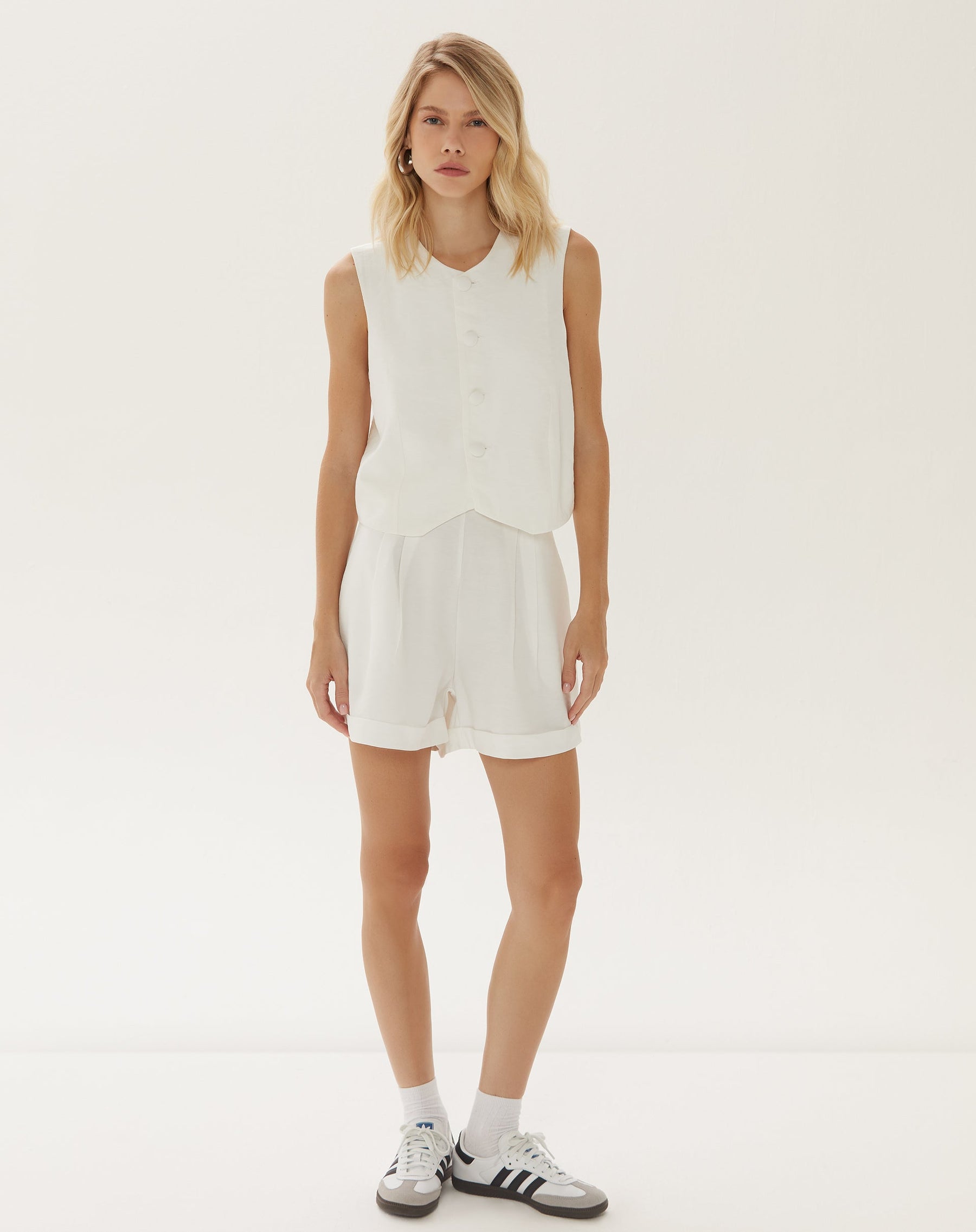 Shorts Alfaiataria com Barra Dobrada - Off-white