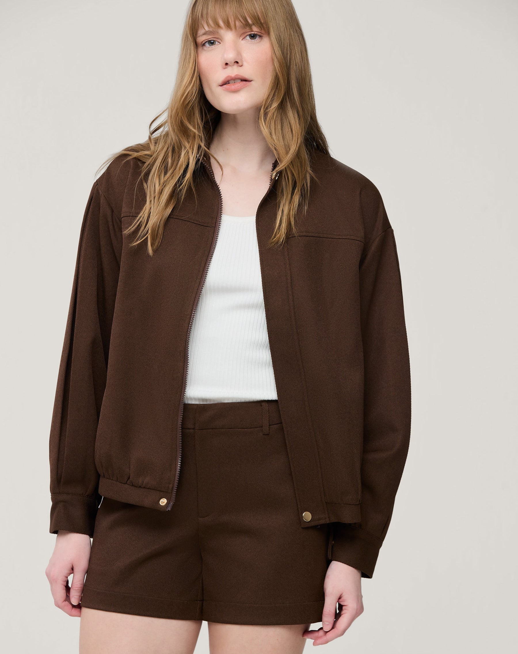 SHORTS CINTURA MÉDIA - MARROM