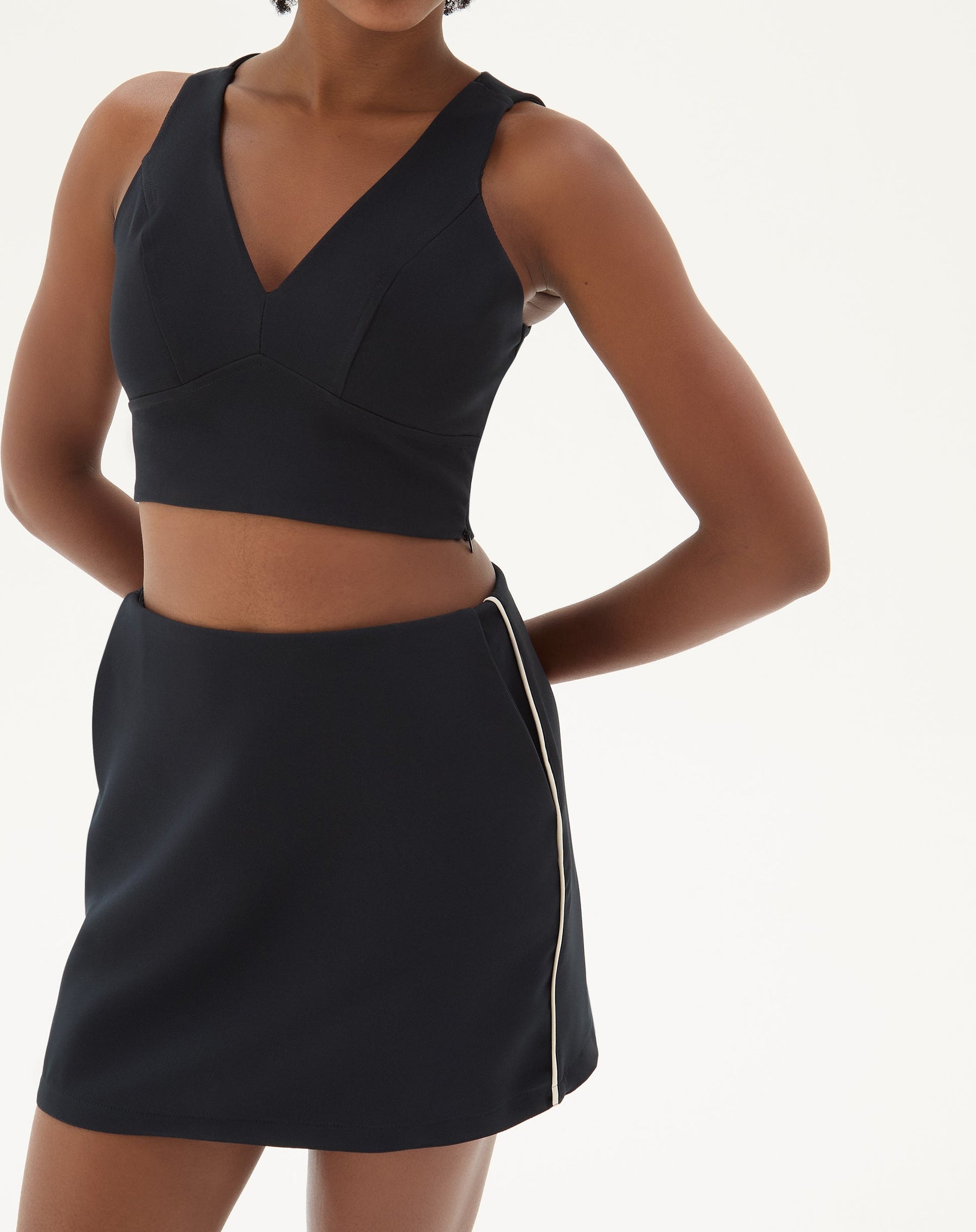 BLUSA DECOTE V ALFAIATARIA - PRETO