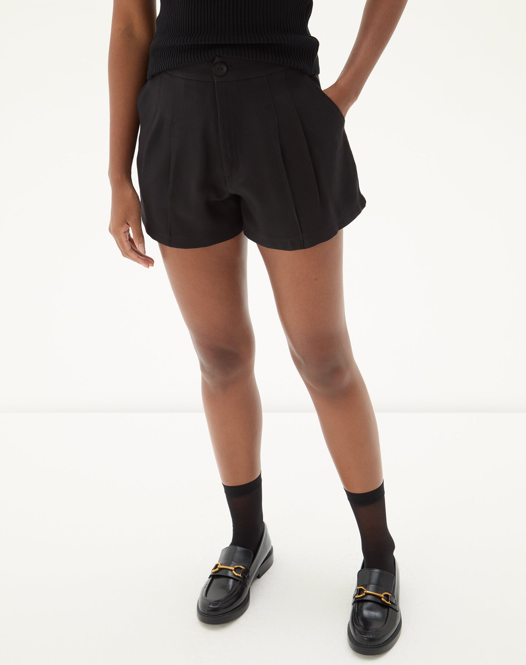 SHORTS CURTO COM VINCOS - PRETO