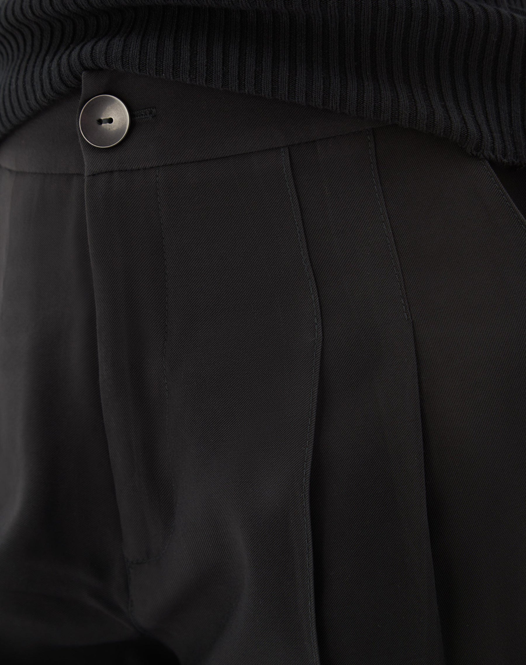 SHORTS CURTO COM VINCOS - PRETO