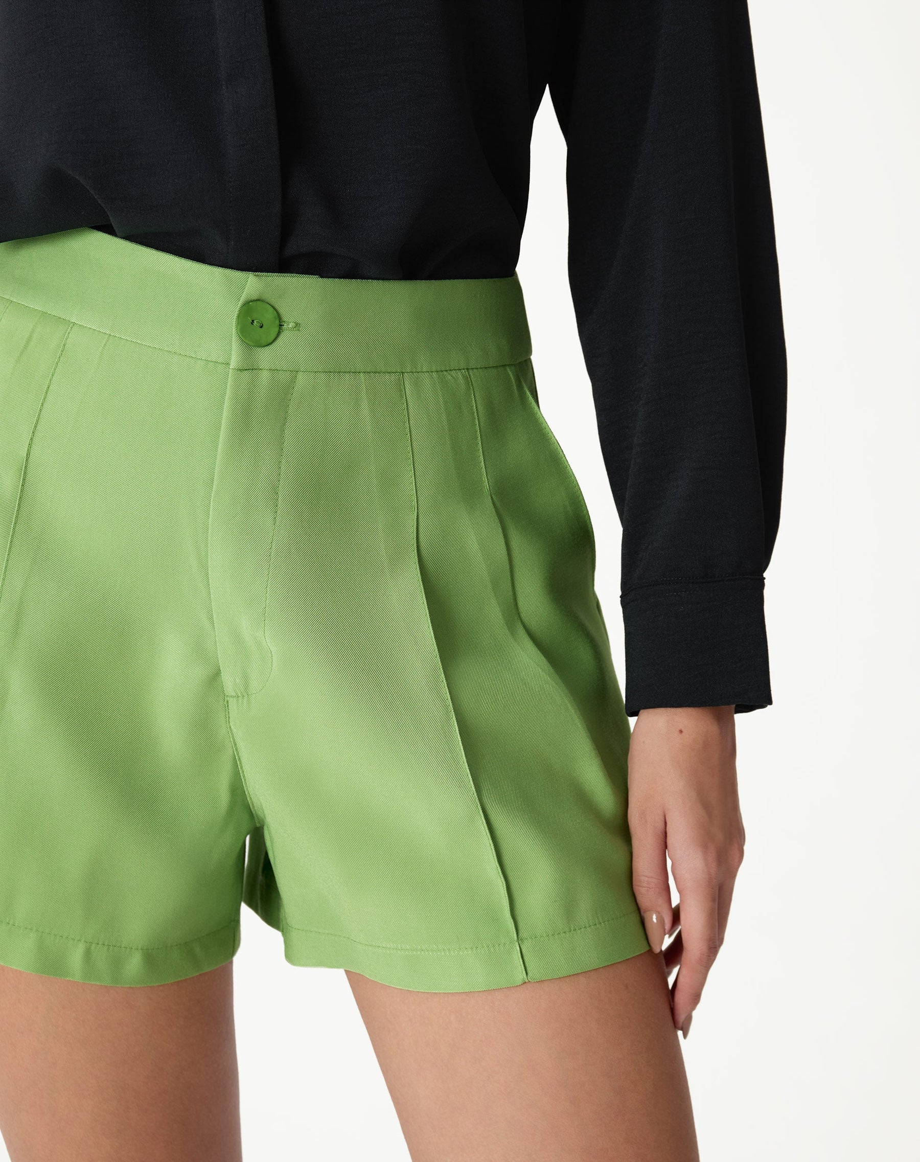 SHORTS CURTO COM VINCOS - VERDE
