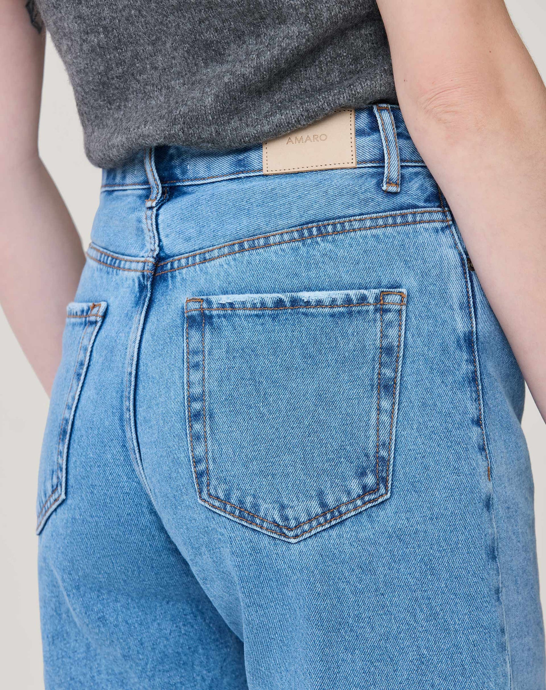 BERMUDA JEANS RETA - AZUL MÉDIO