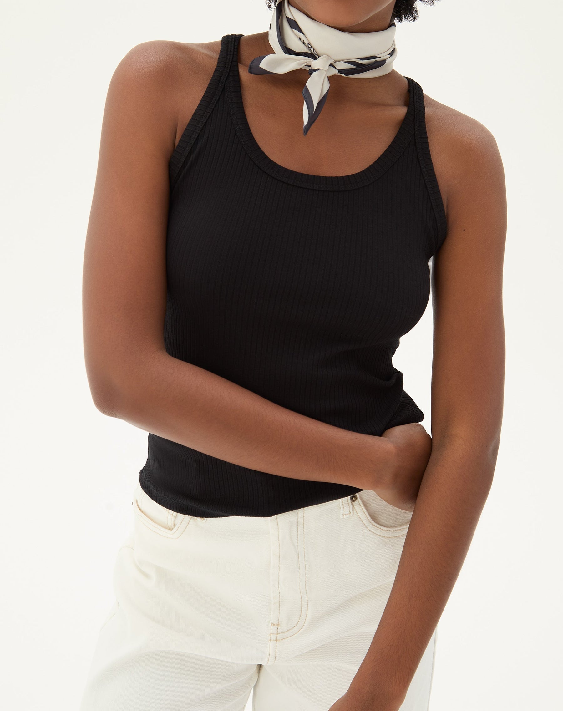 REGATA DECOTE U DE MALHA RIBANA - PRETO