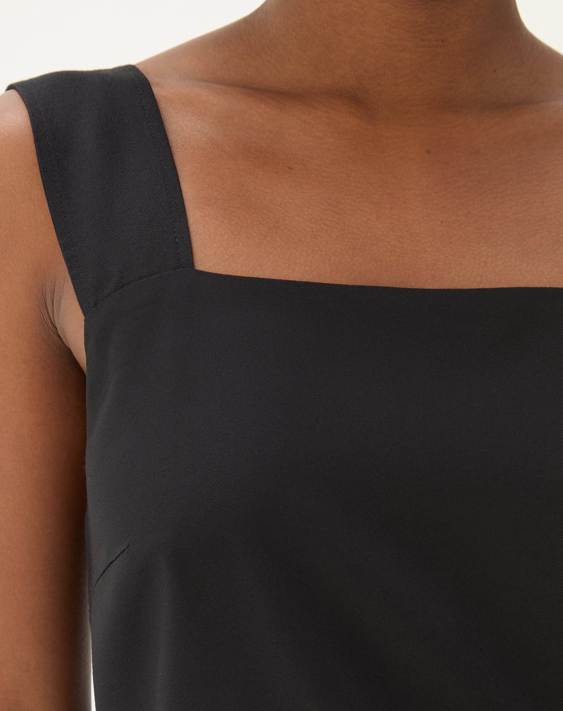 Vestido Regata Midi de Crepe - Preto