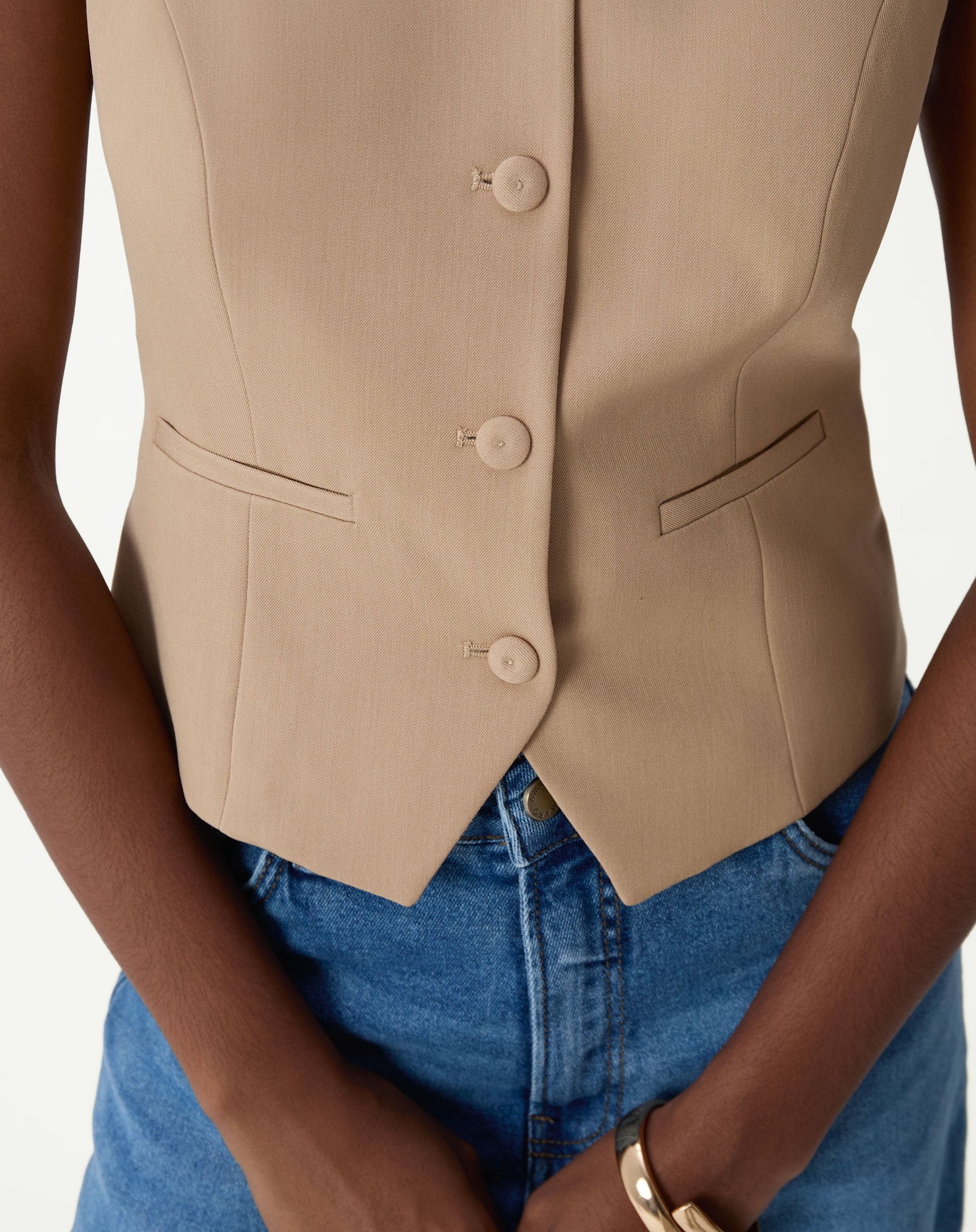 COLETE SLIM COM BOTÃO FORRADO ALFAIATARIA - BEGE