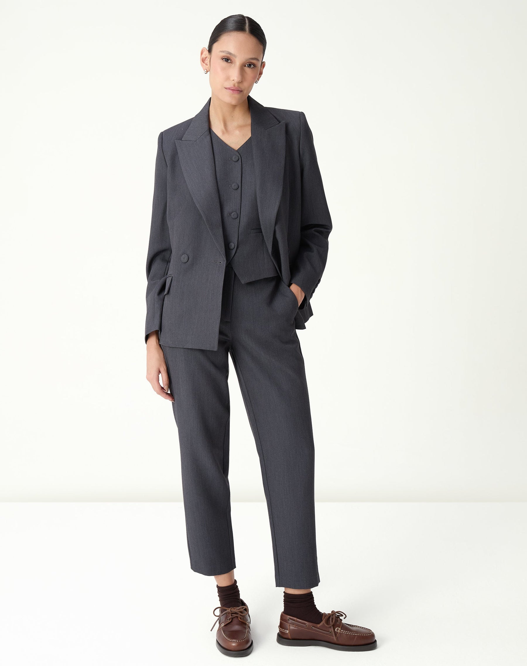 COLETE SLIM COM BOTÃO FORRADO ALFAIATARIA - CINZA