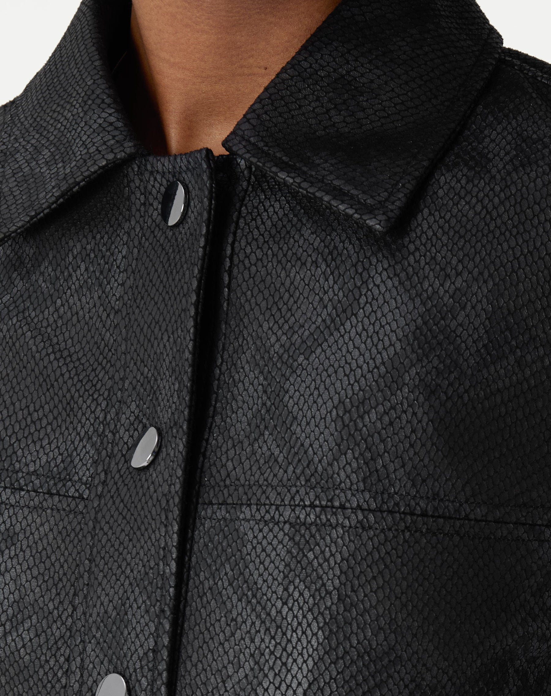 JAQUETA QUADRADA COBRA PU - PRETO