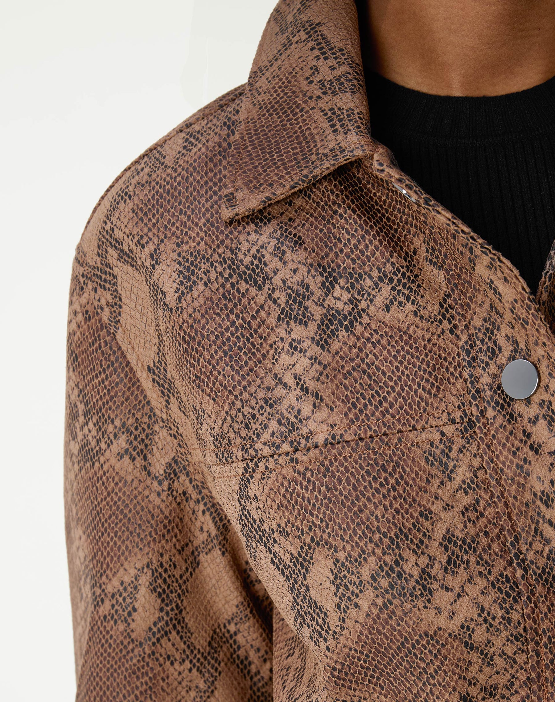 JAQUETA QUADRADA COBRA PU - CARAMELO