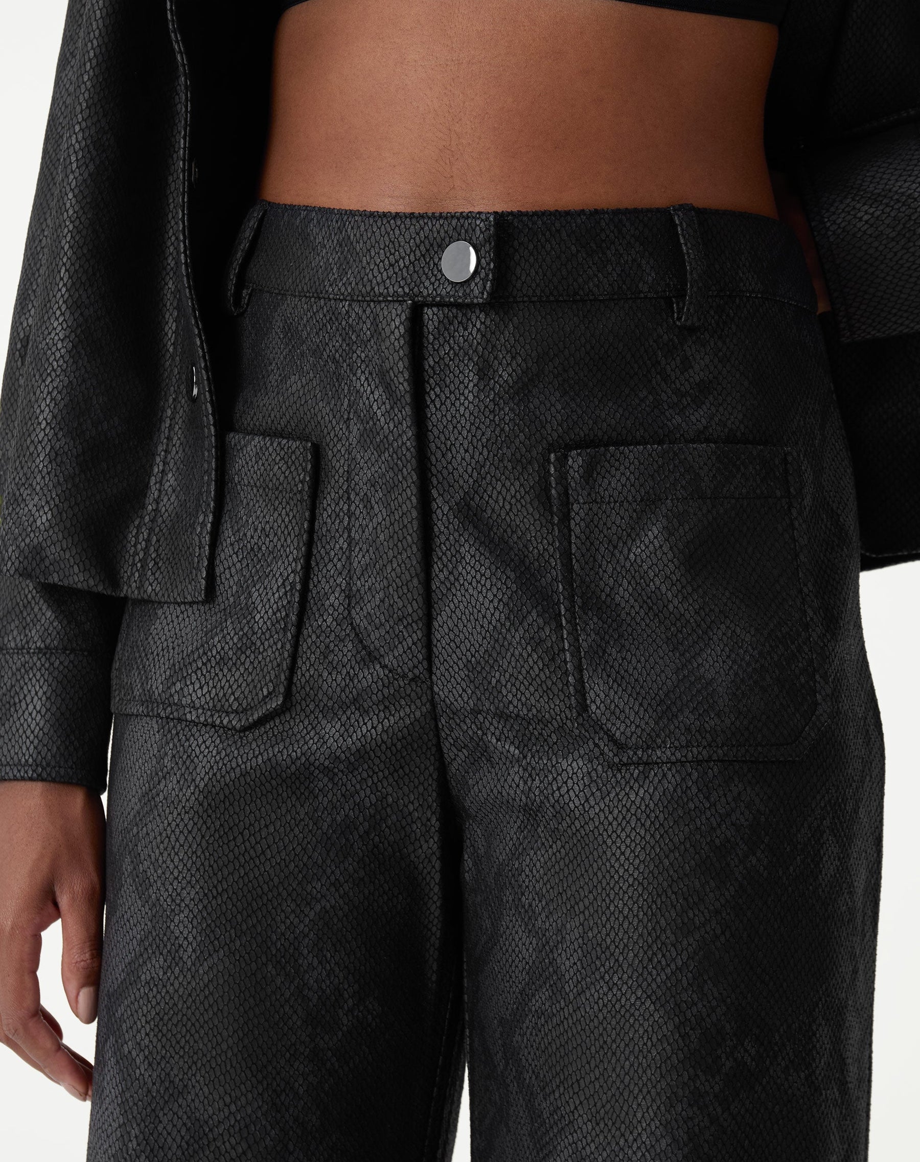 CALÇA RETA COBRA PU - PRETO