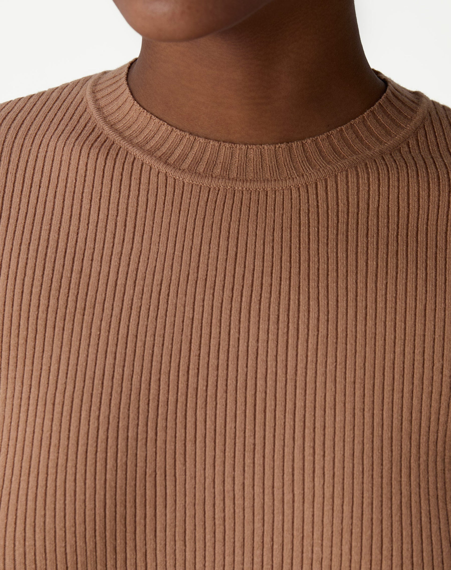 SUÉTER TRICOT GOLA CARECA - BEGE