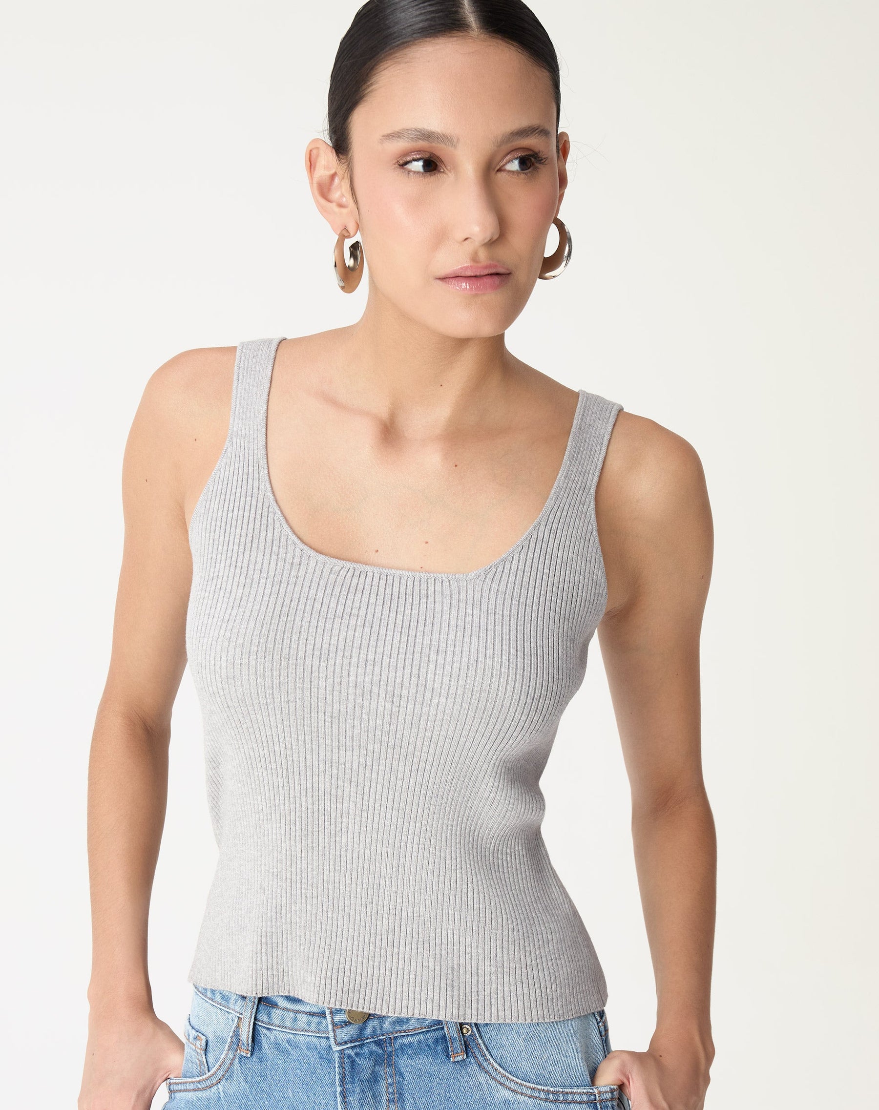 REGATA BÁSICA TRICOT DECOTE U - CINZA MESCLA