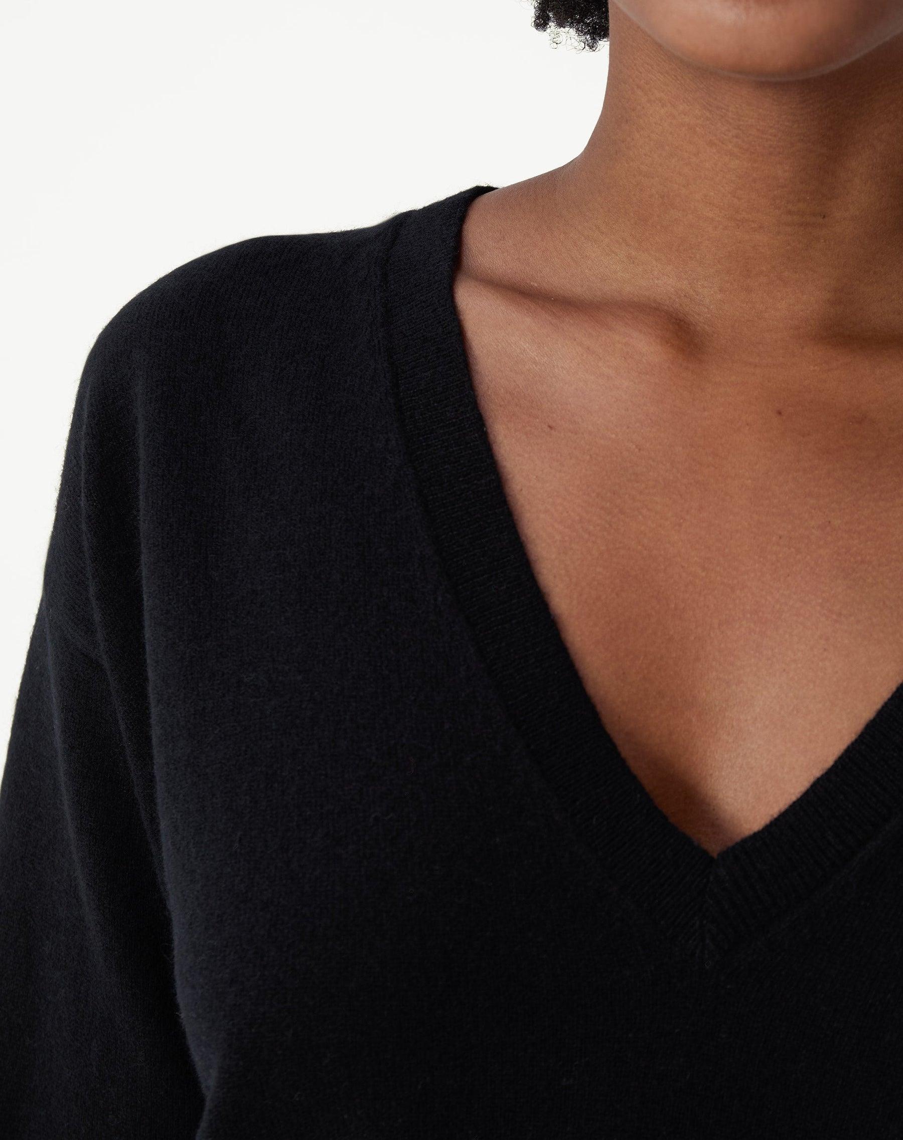 SUÉTER CASHMERE GOLA V - PRETO