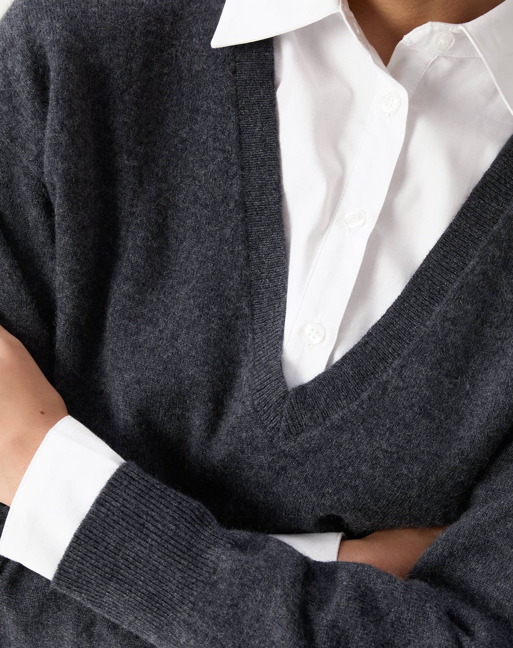 SUÉTER CASHMERE GOLA V - CINZA MESCLA ESCURO