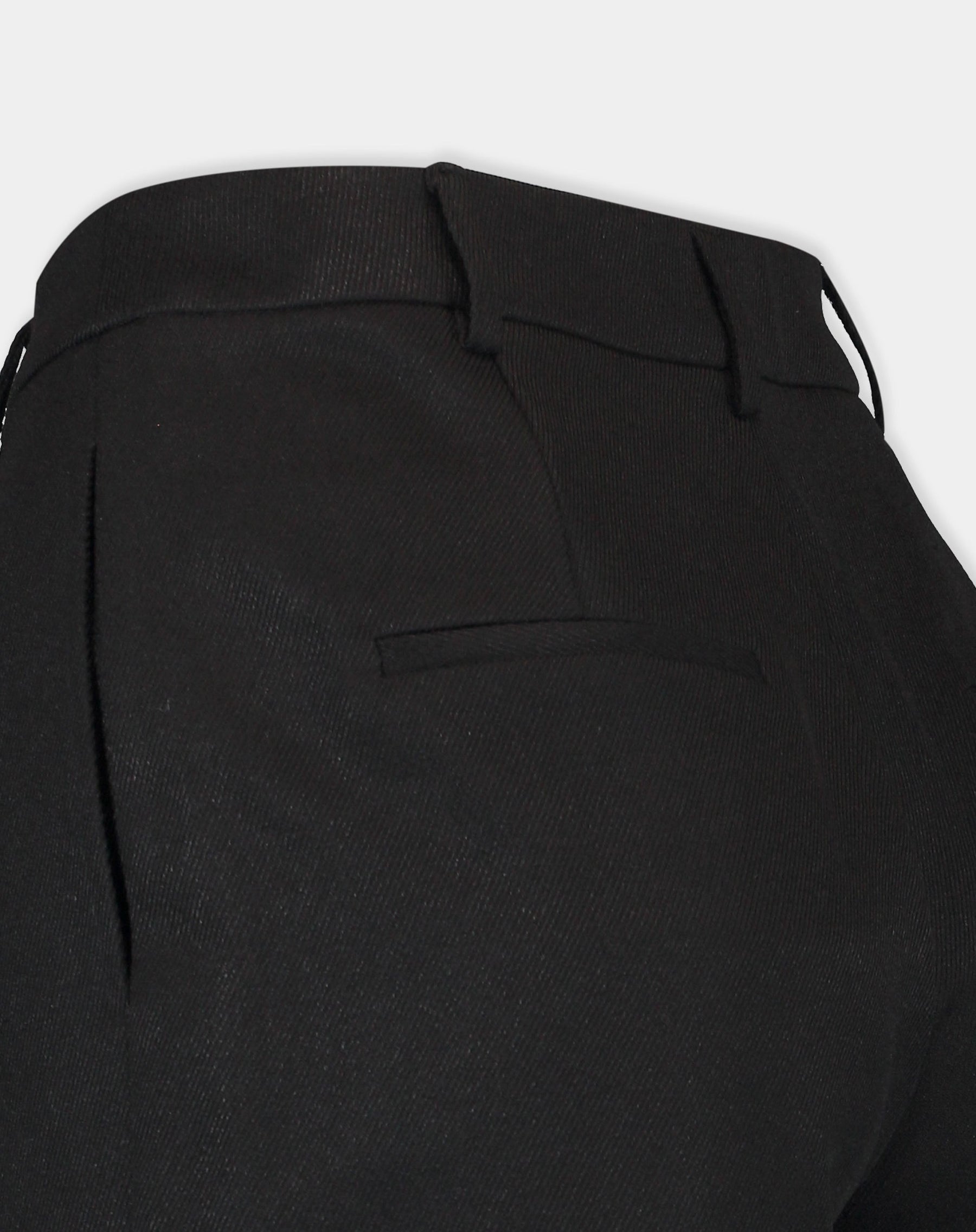 SHORTS CINTURA MÉDIA - PRETO