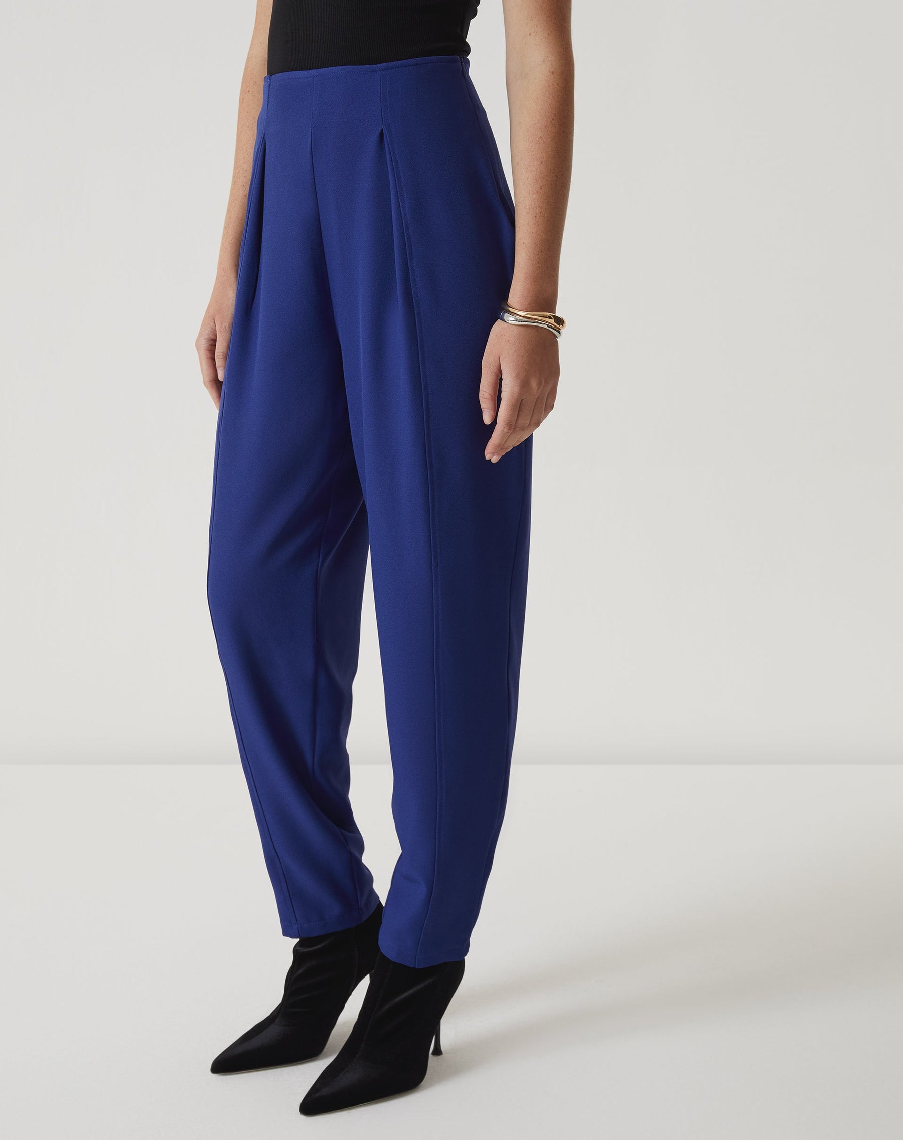 CALÇA COM VINCOS DE ALFAIATARIA - AZUL