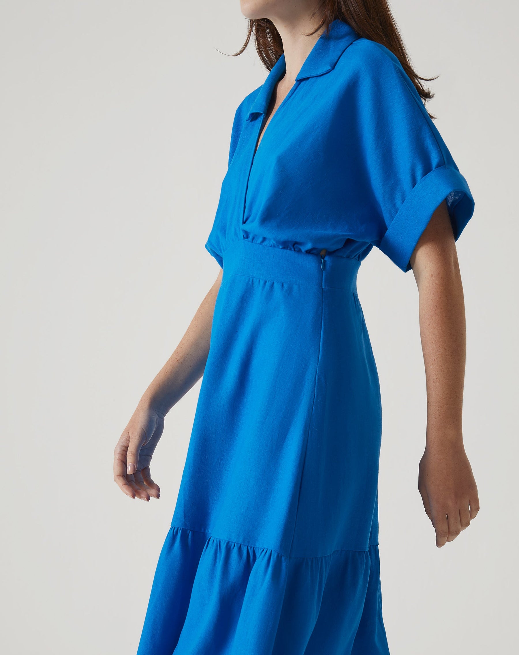VESTIDO LONGO DECOTE V COM GOLA - AZUL