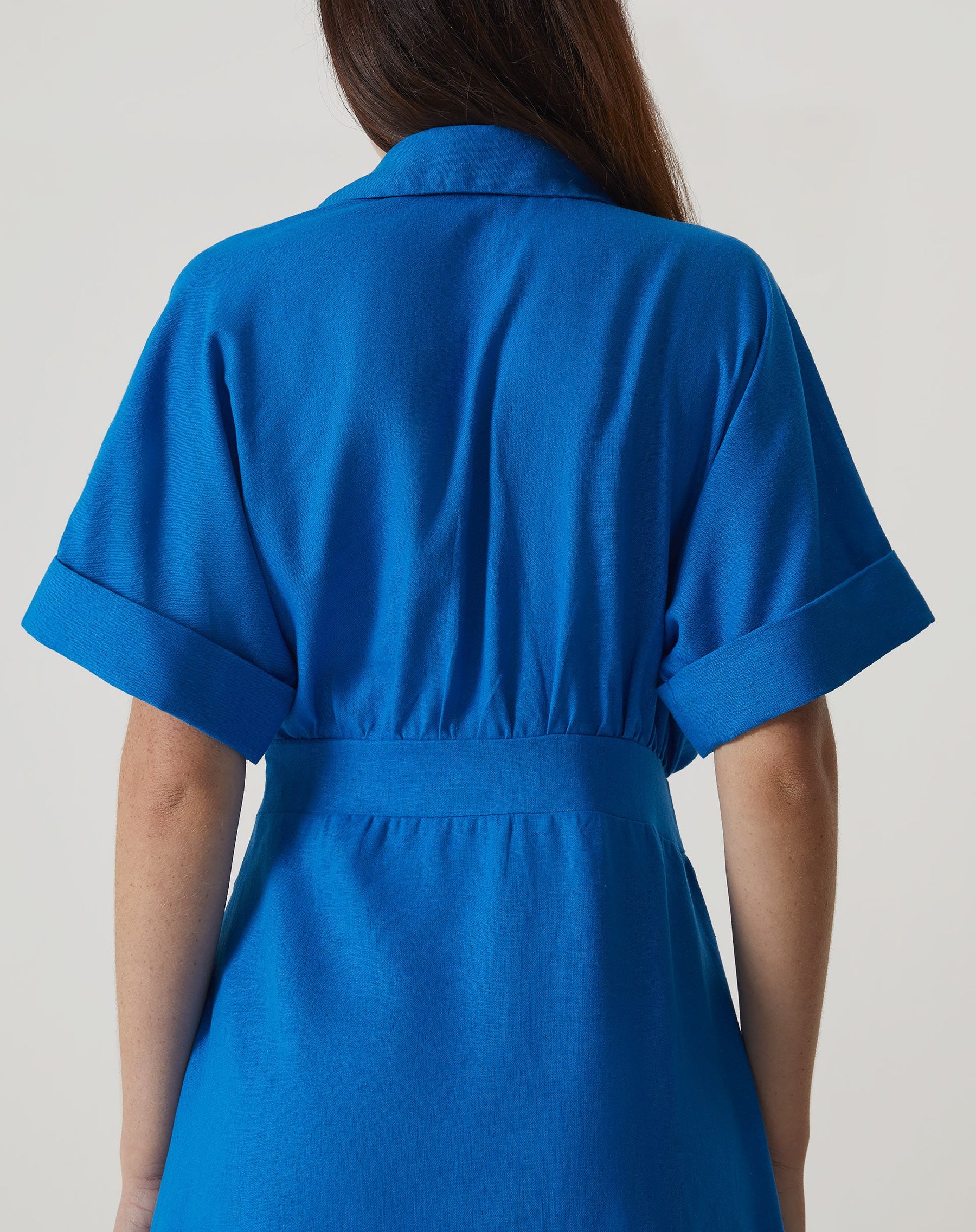 VESTIDO LONGO DECOTE V COM GOLA - AZUL