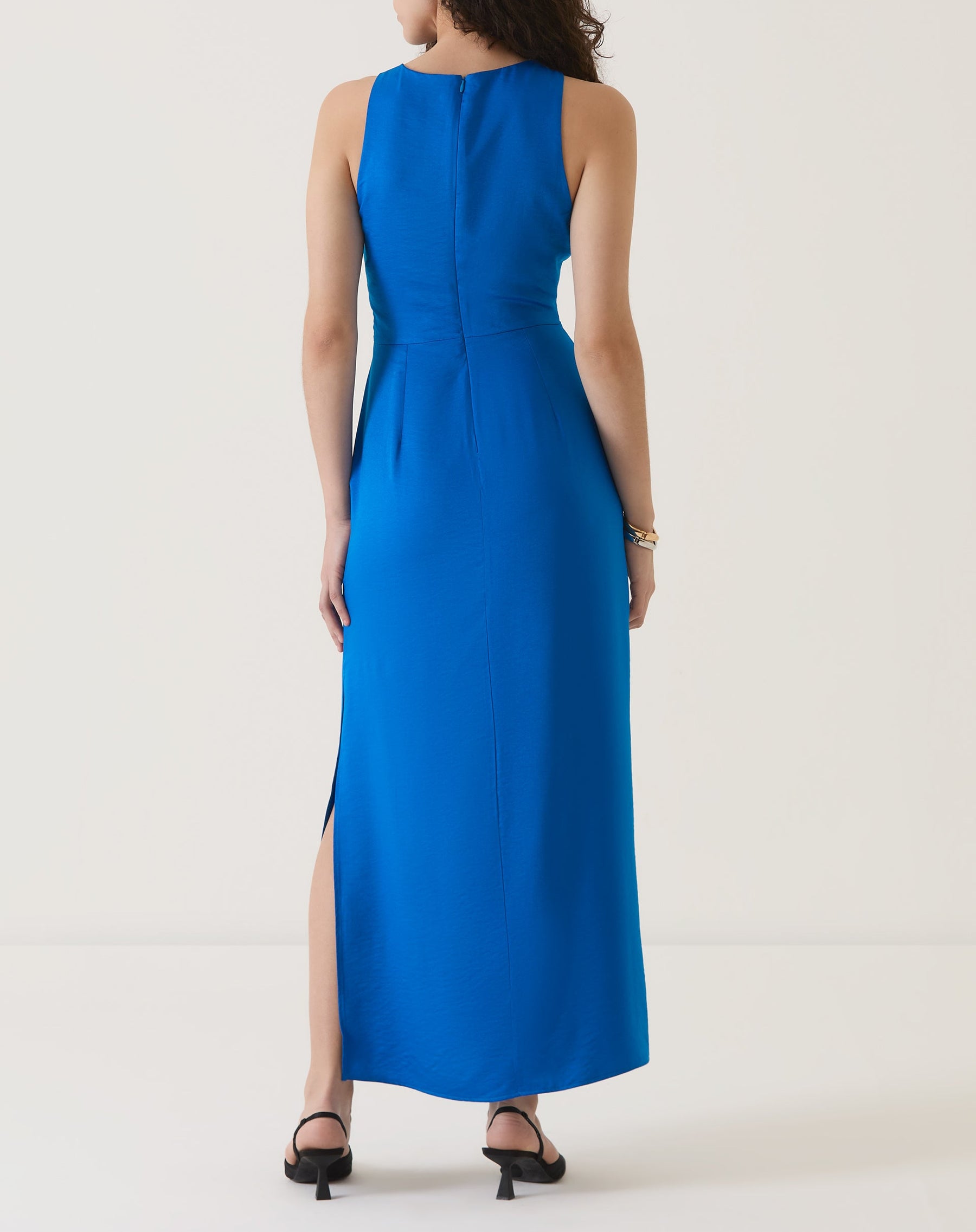 VESTIDO COM DECOTE HALTER E MOULAGE - AZUL