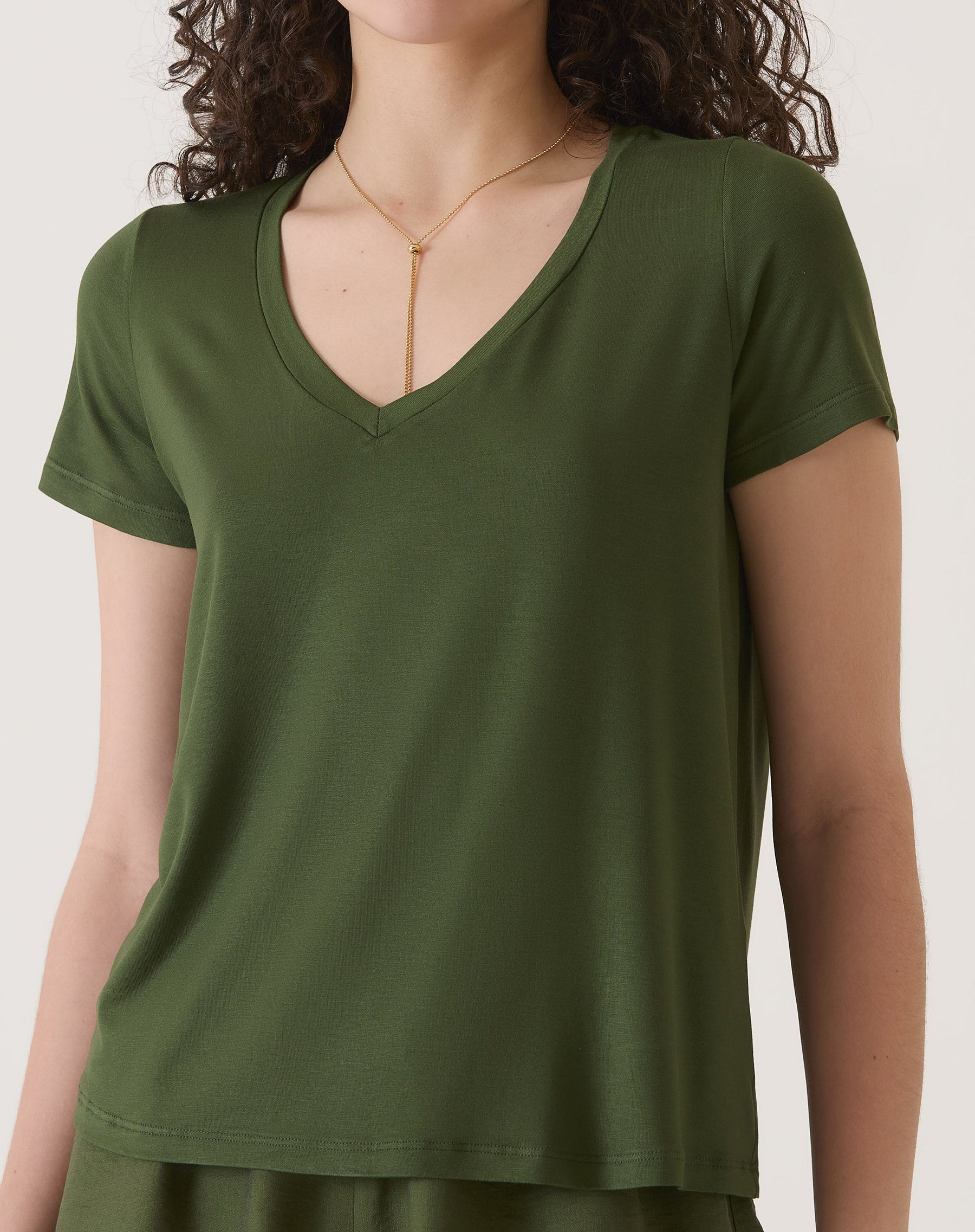 CAMISETA DECOTE V DE MALHA - VERDE