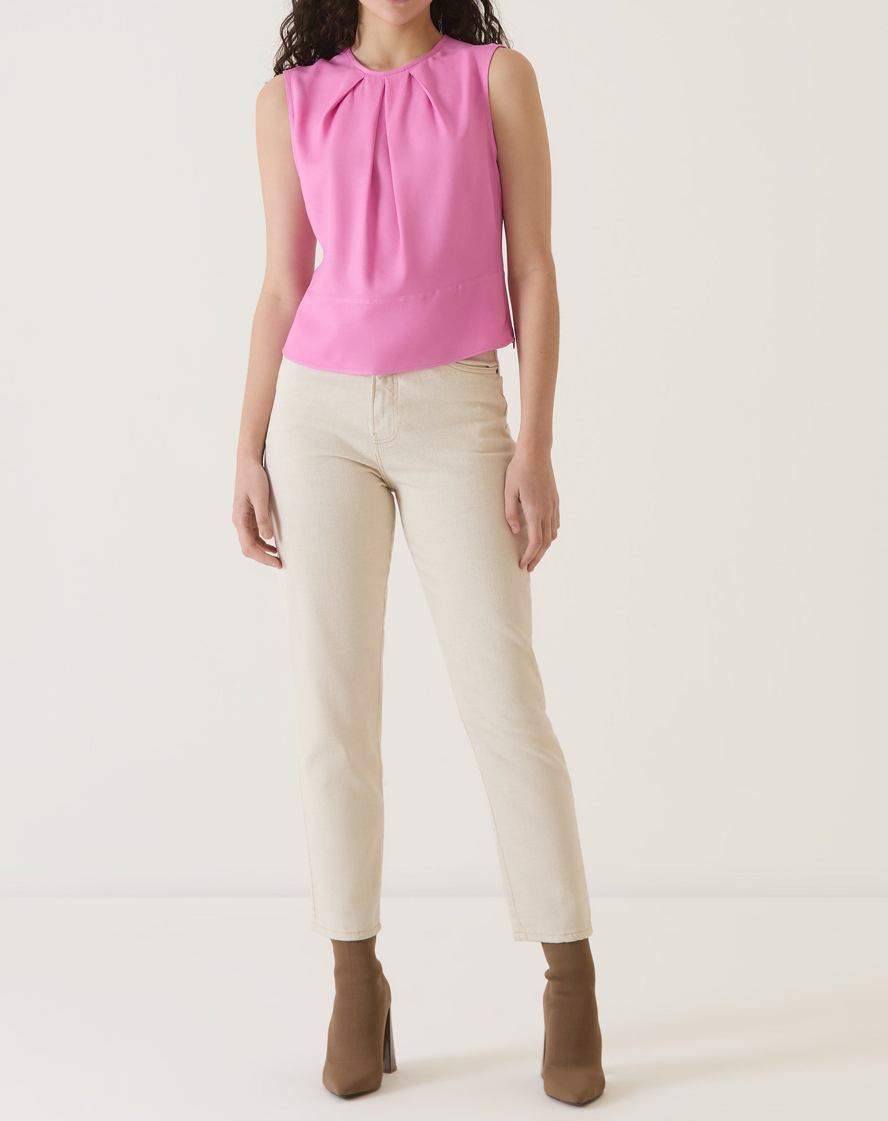 BLUSA COM PREGAS DE VISCOSE - ROSA