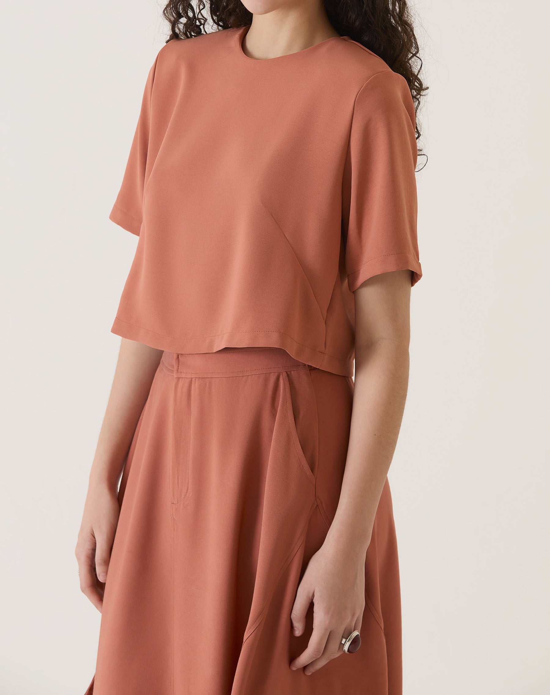 BLUSA CROP MANGA CURTA - VINHO