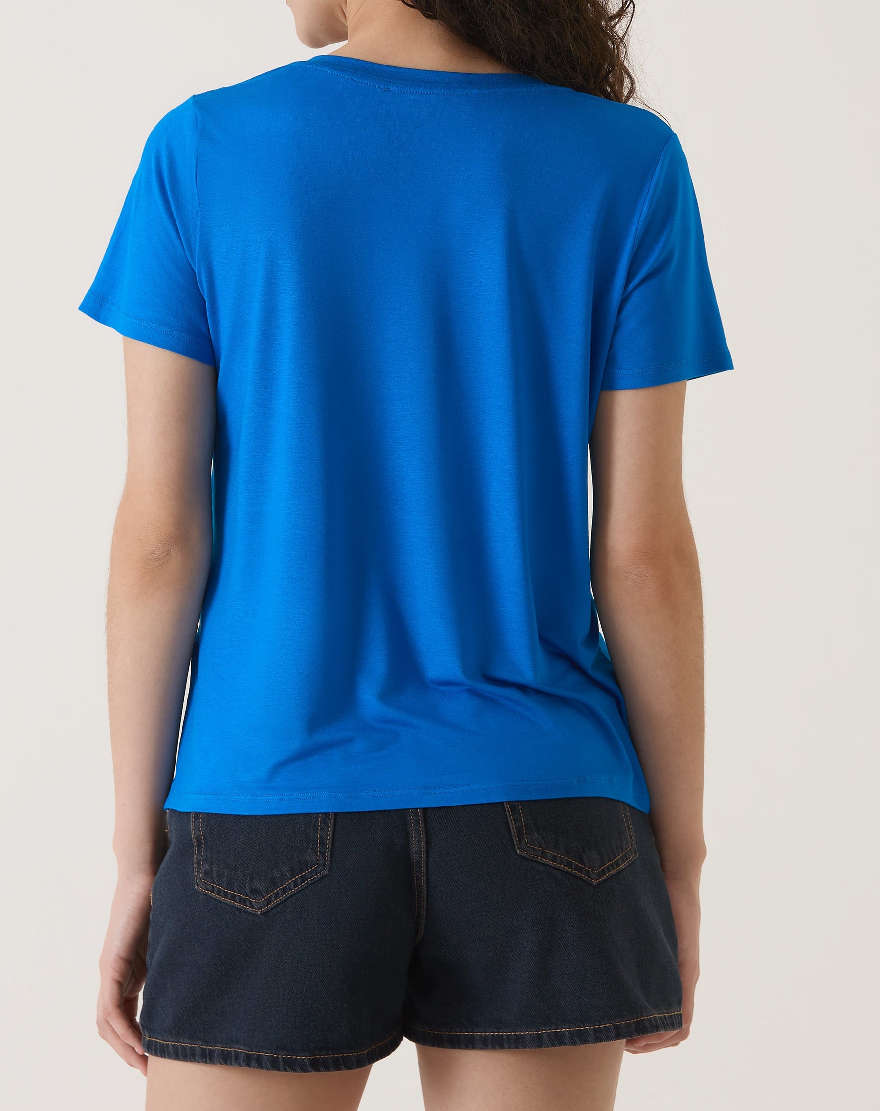 CAMISETA DECOTE V DE MALHA - AZUL
