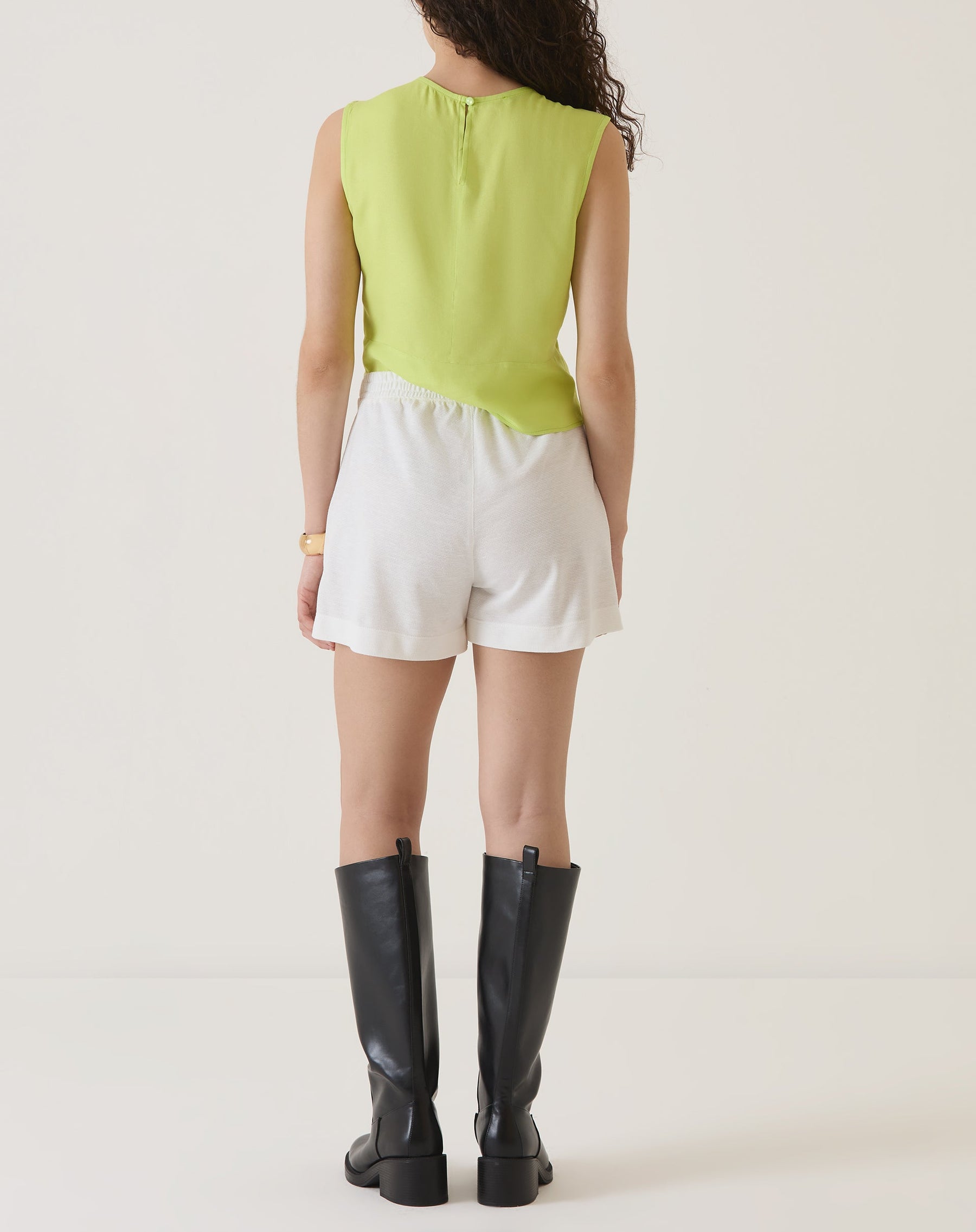 Short com Bolsos Frontais de Malha - Off-white