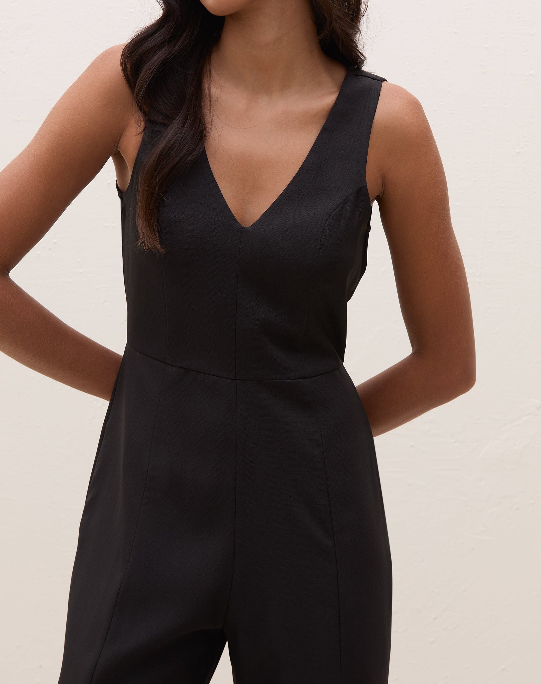 MACACÃO WIDE LEG DECOTE V REGATA - PRETO