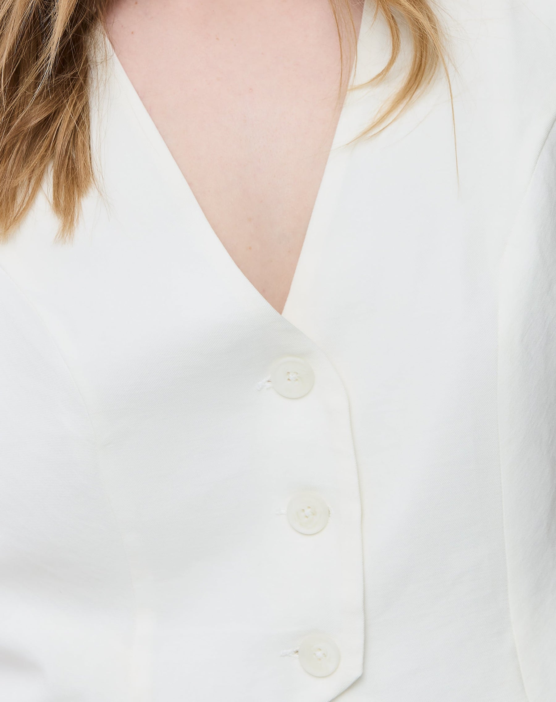 COLETE DETALHE BOTÕES - BRANCO