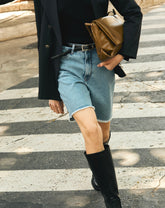 BERMUDA JEANS RETA - AZUL MÉDIO