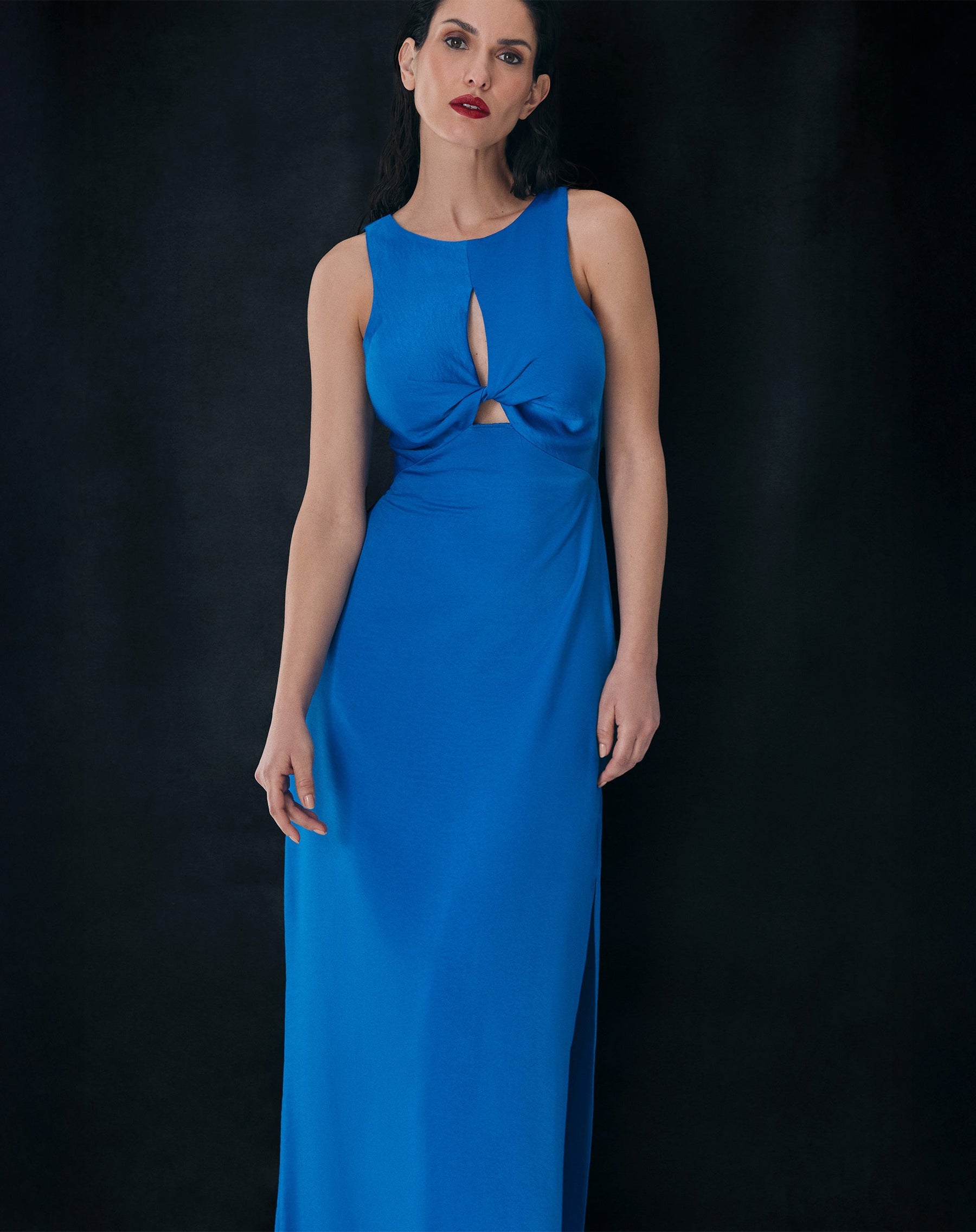 VESTIDO COM DECOTE HALTER E MOULAGE - AZUL