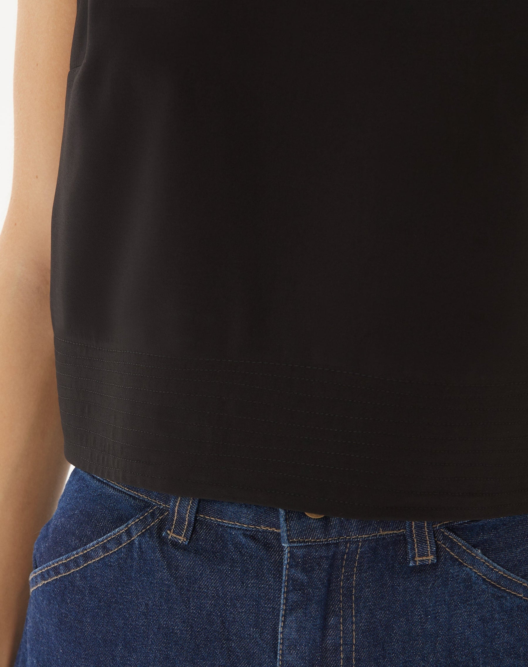 Top Cropped Alfaiataria Decote Redondo - Preto