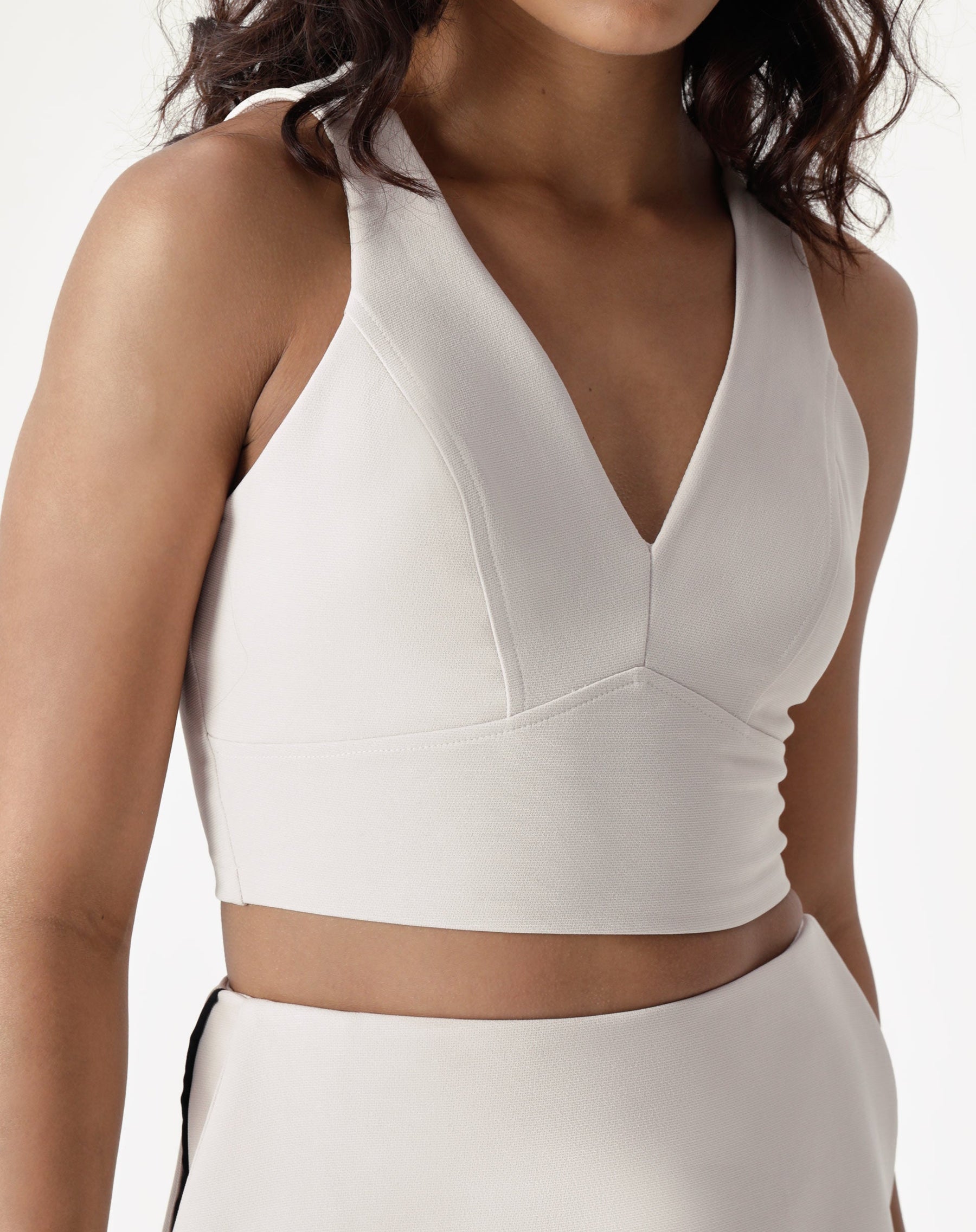 BLUSA DECOTE V ALFAIATARIA - BEGE