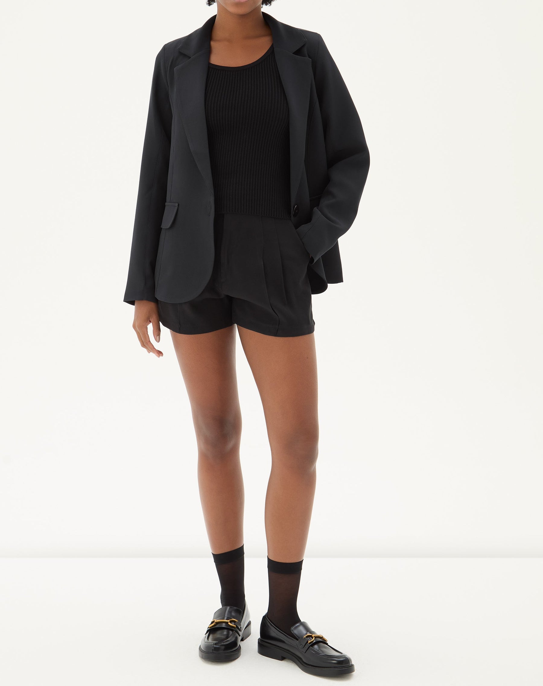 SHORTS CURTO COM VINCOS - PRETO