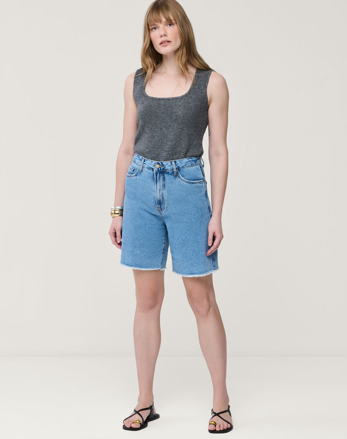 BERMUDA JEANS RETA - AZUL MÉDIO