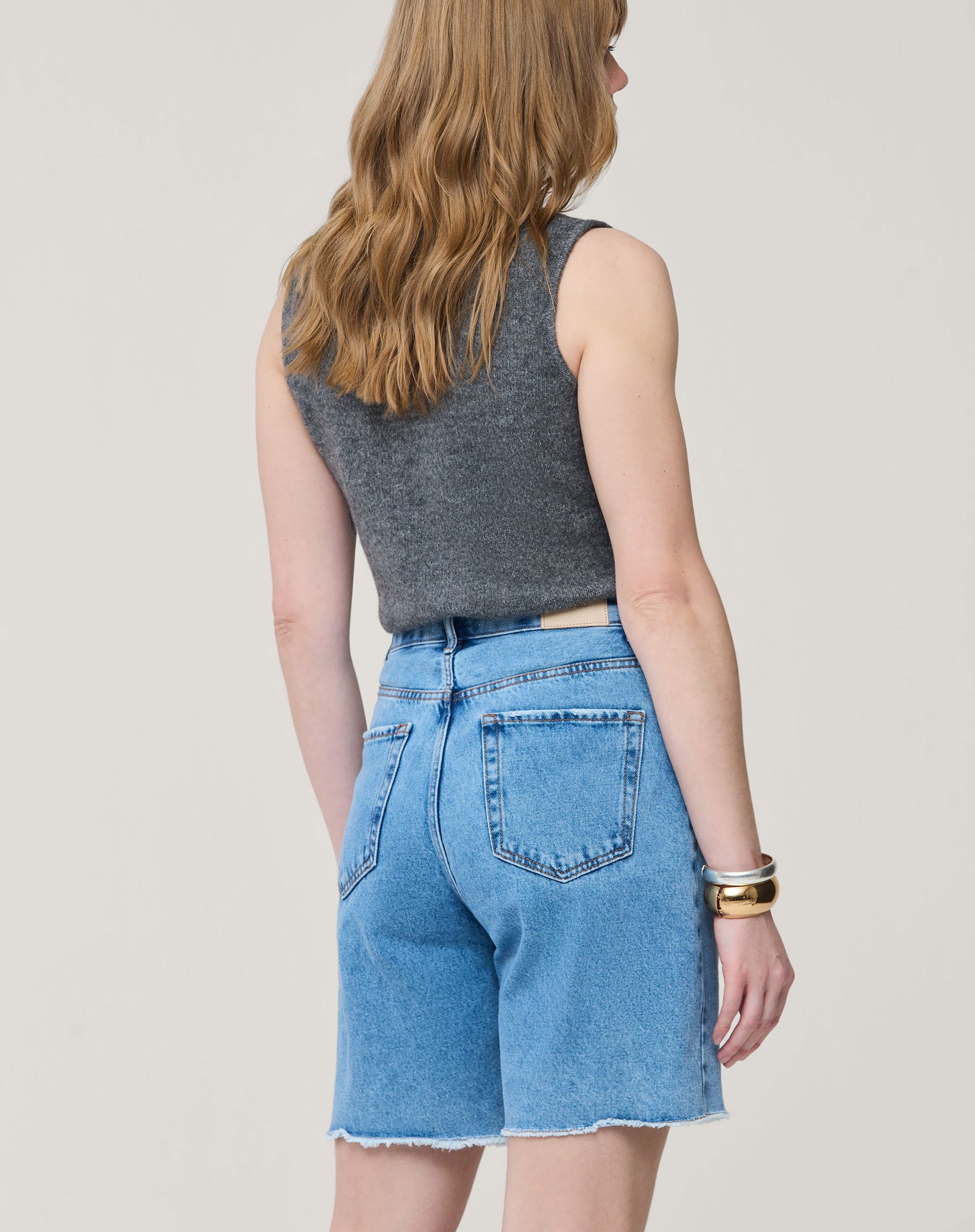 BERMUDA JEANS RETA - AZUL MÉDIO