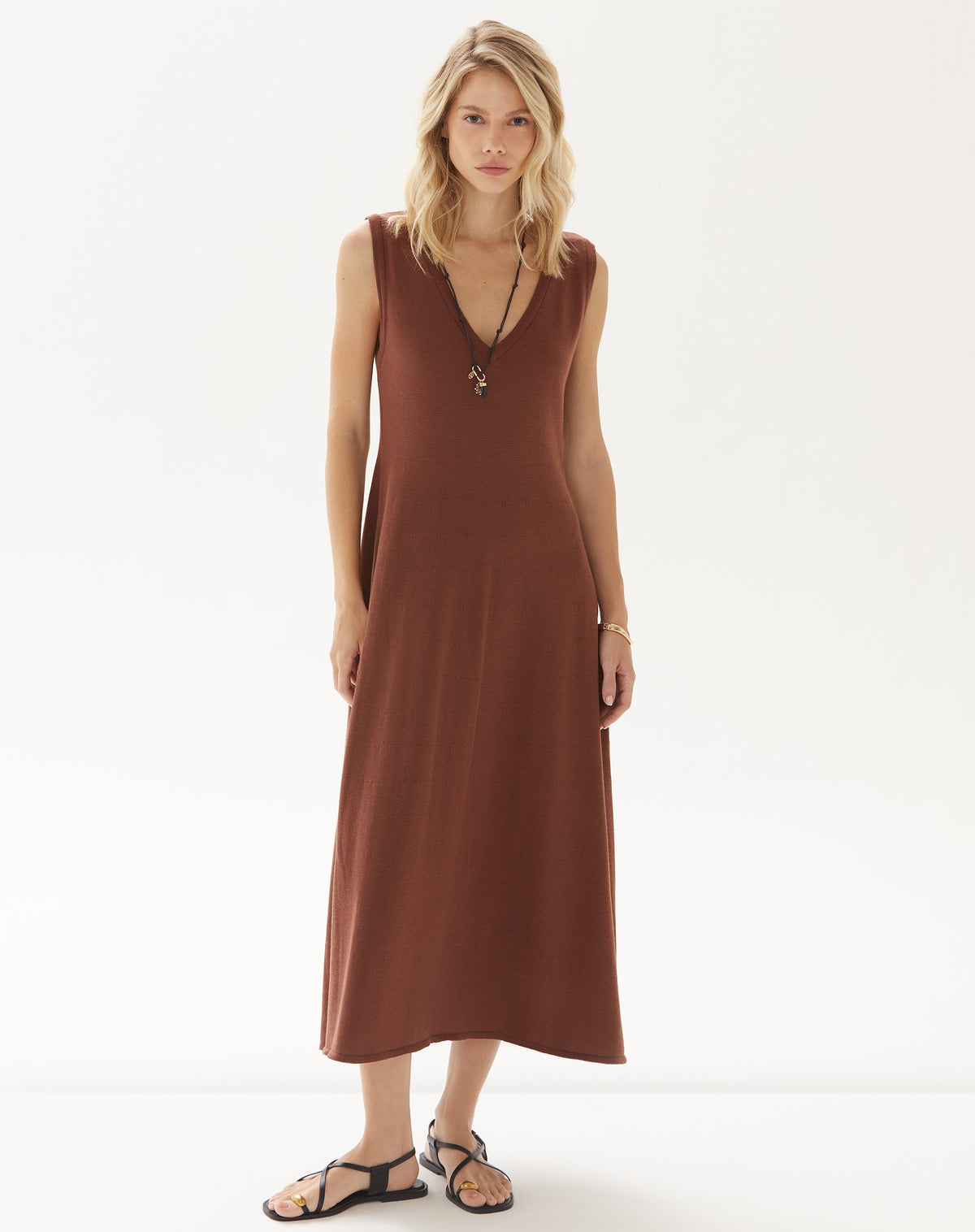VESTIDO MIDI DE TRICOT - MARROM