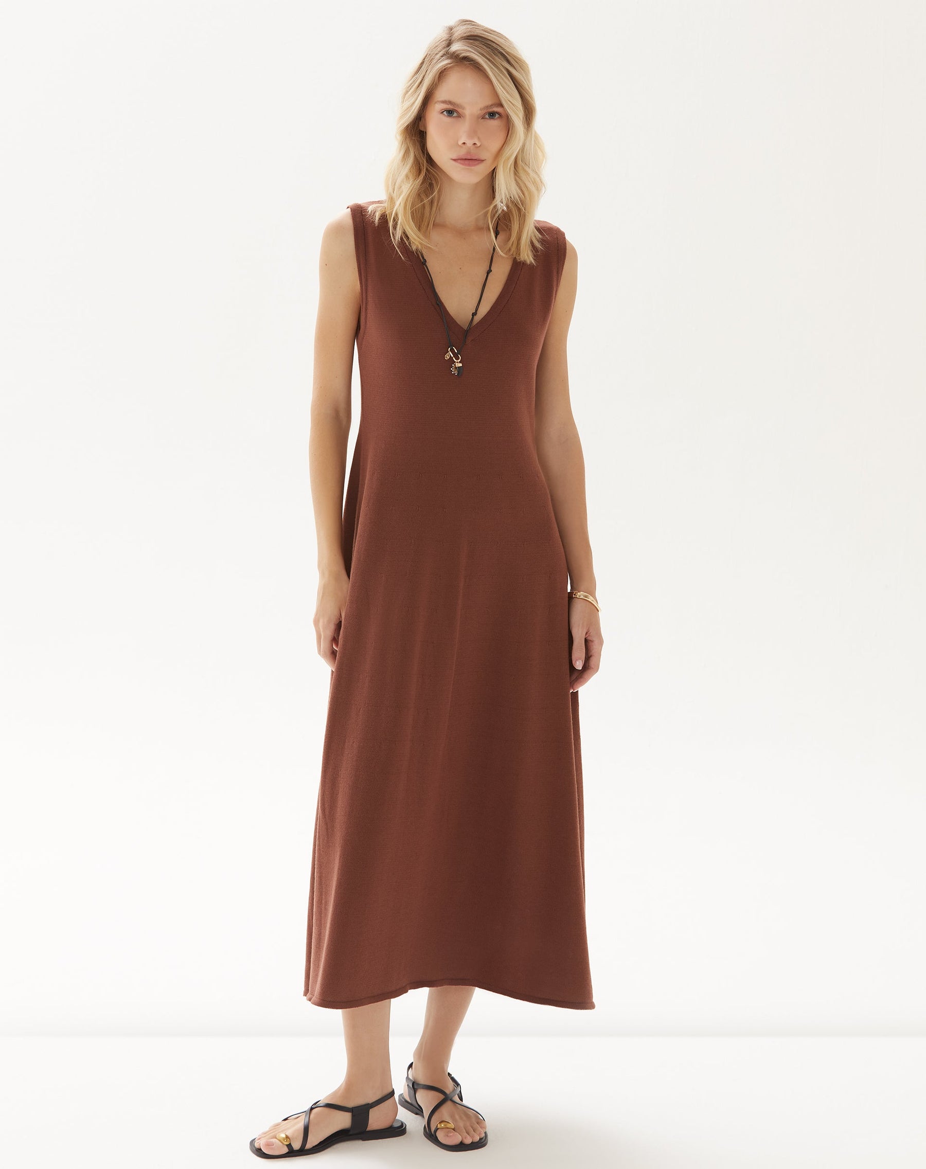 VESTIDO MIDI DE TRICOT - MARROM