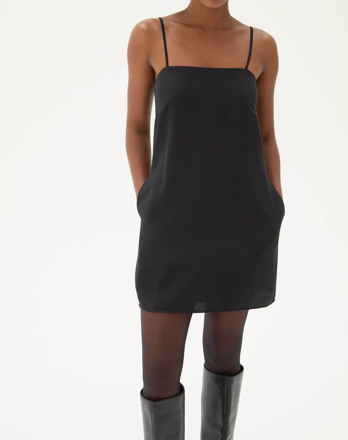 Vestido Curto Reto com Alça - Preto