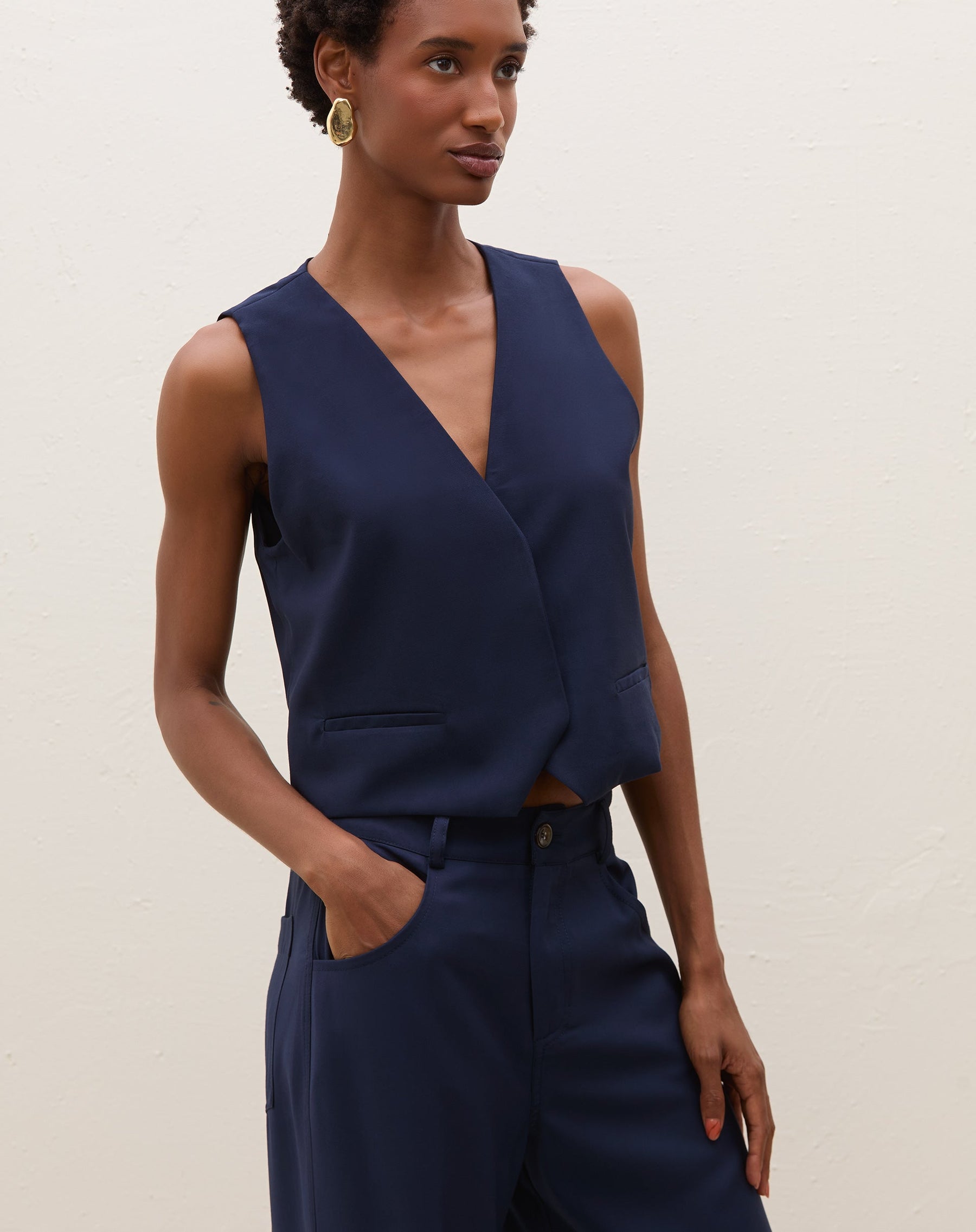 COLETE DECOTE V ALFAIATARIA - AZUL MARINHO