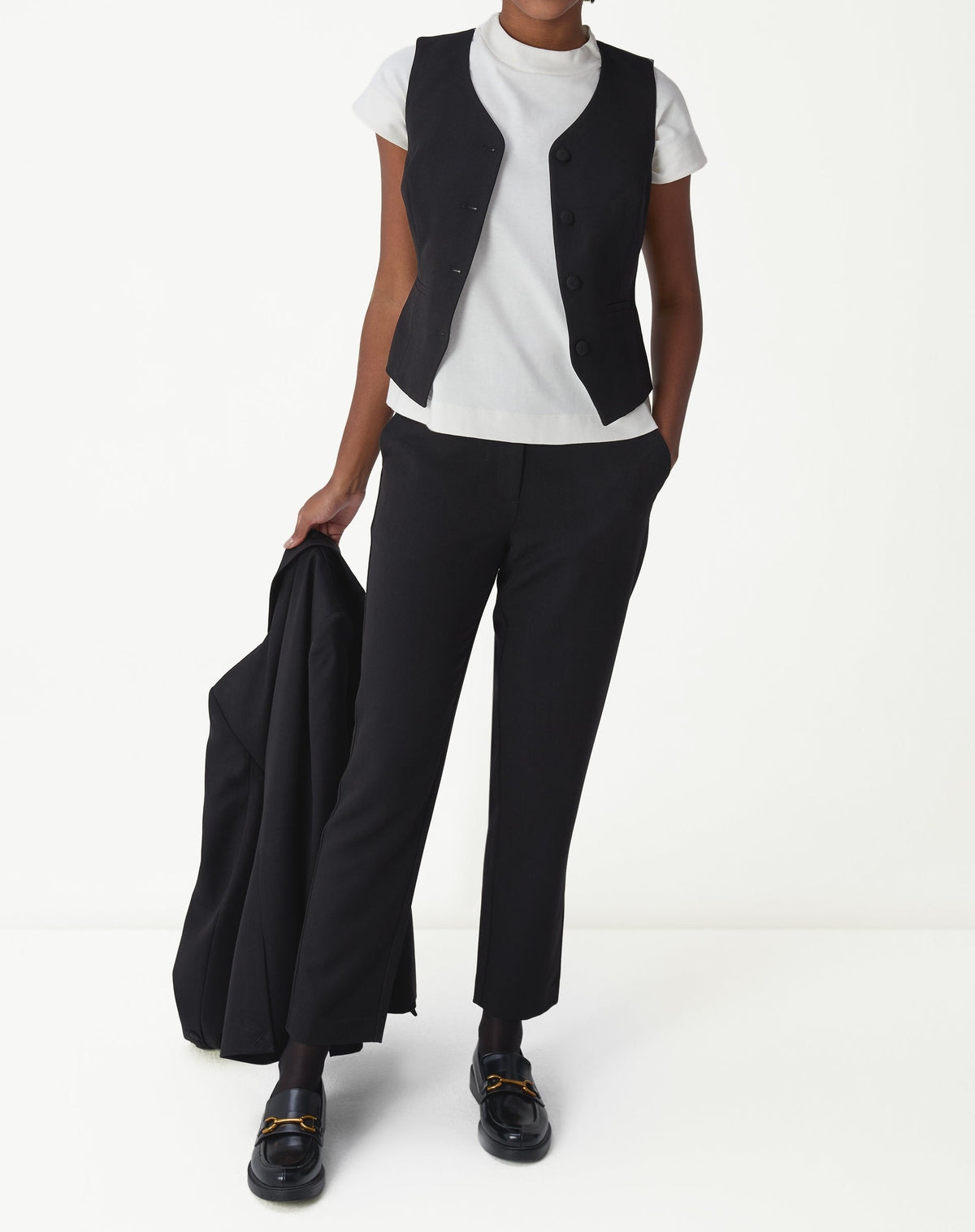 COLETE SLIM COM BOTÃO FORRADO ALFAIATARIA - PRETO