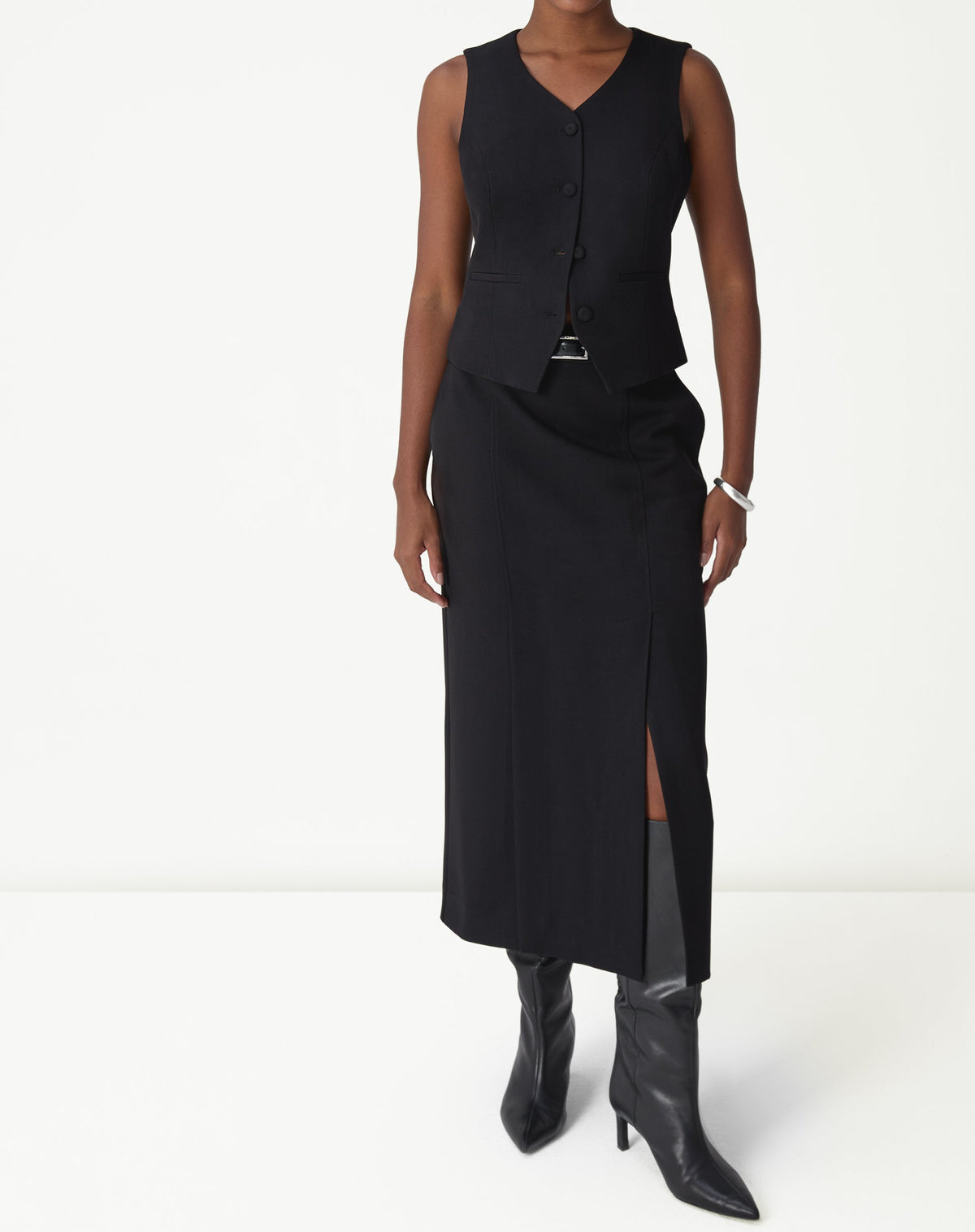 SAIA MIDI COM FENDAS ALFAIATARIA - PRETO