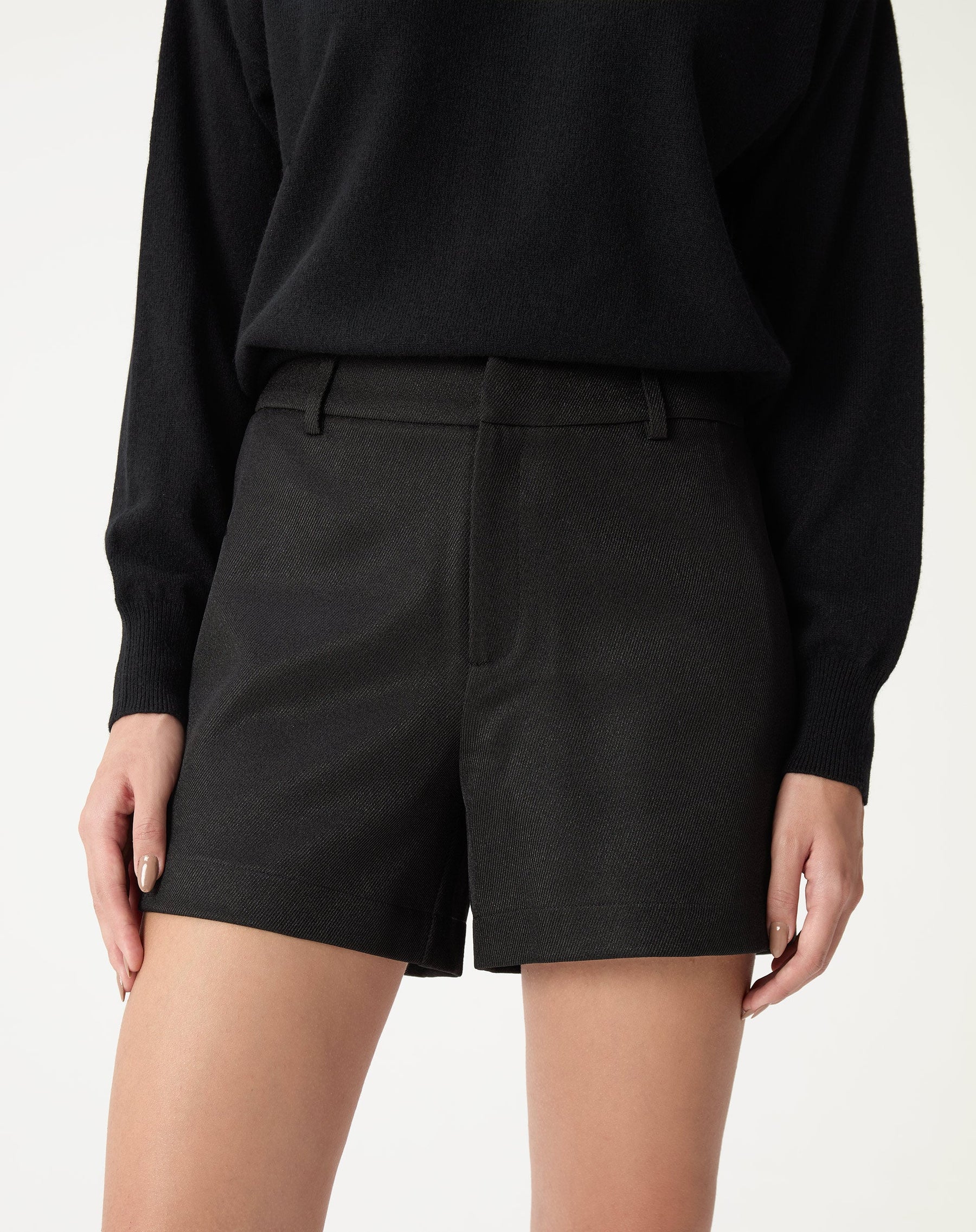 SHORTS CINTURA MÉDIA - PRETO
