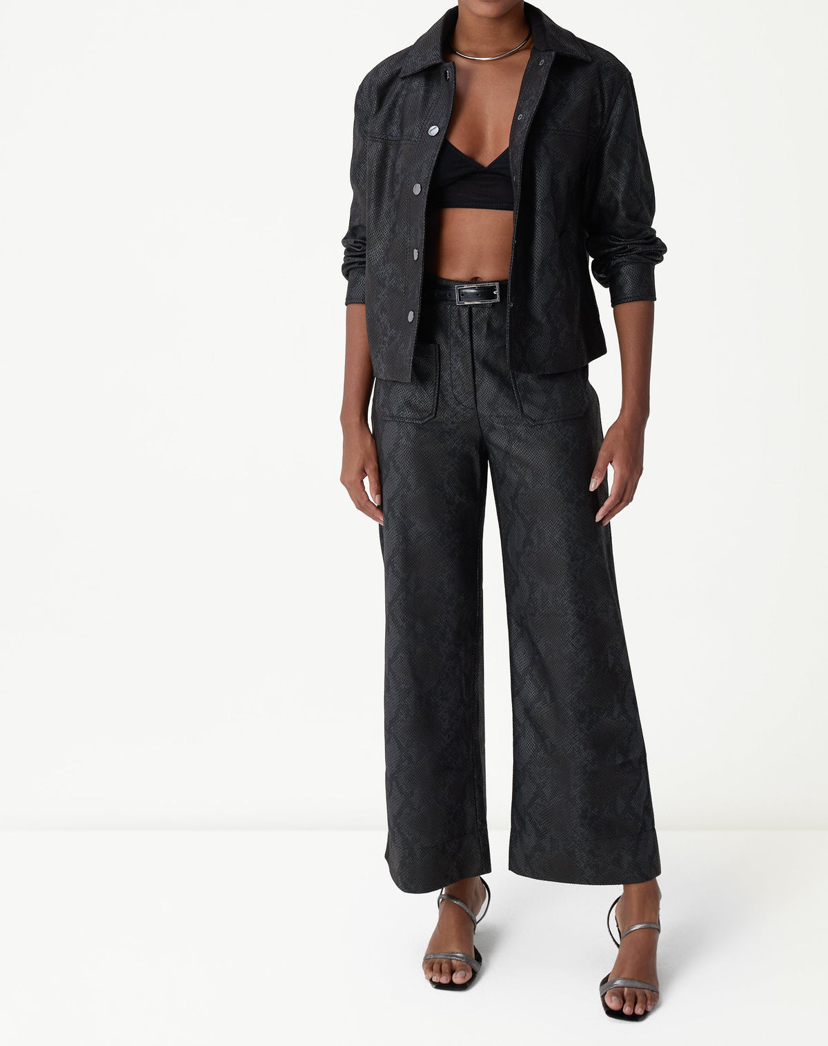 CALÇA RETA COBRA PU - PRETO