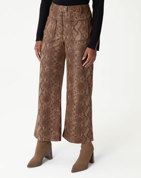 CALÇA RETA COBRA PU - CARAMELO