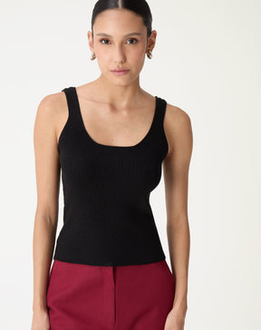 REGATA BÁSICA TRICOT DECOTE U - PRETO