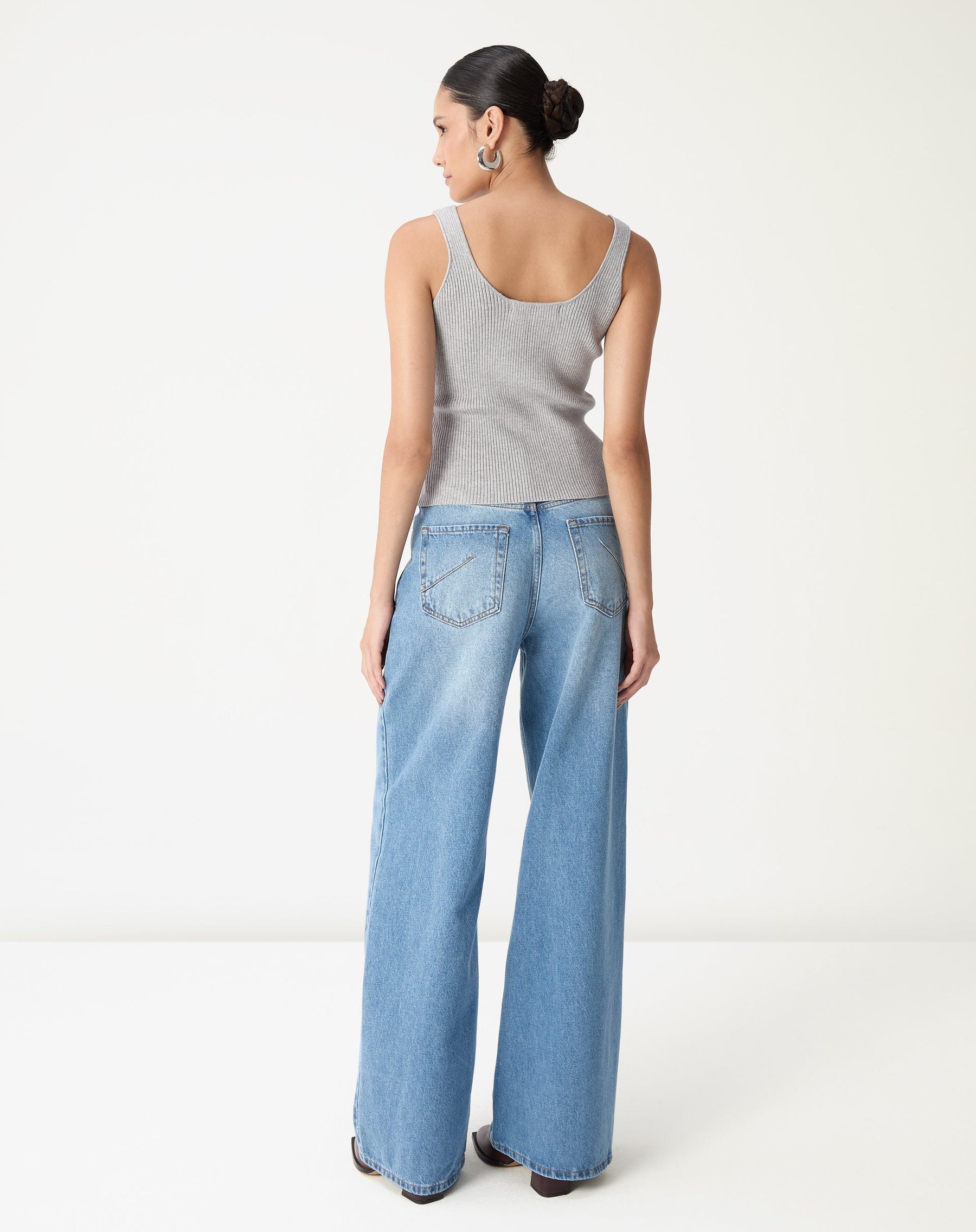 REGATA BÁSICA TRICOT DECOTE U - CINZA MESCLA