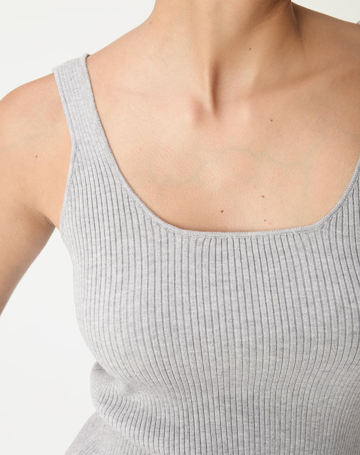 REGATA BÁSICA TRICOT DECOTE U - CINZA MESCLA