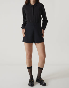 Shorts Curto Evasê de Alfaiataria - Preto